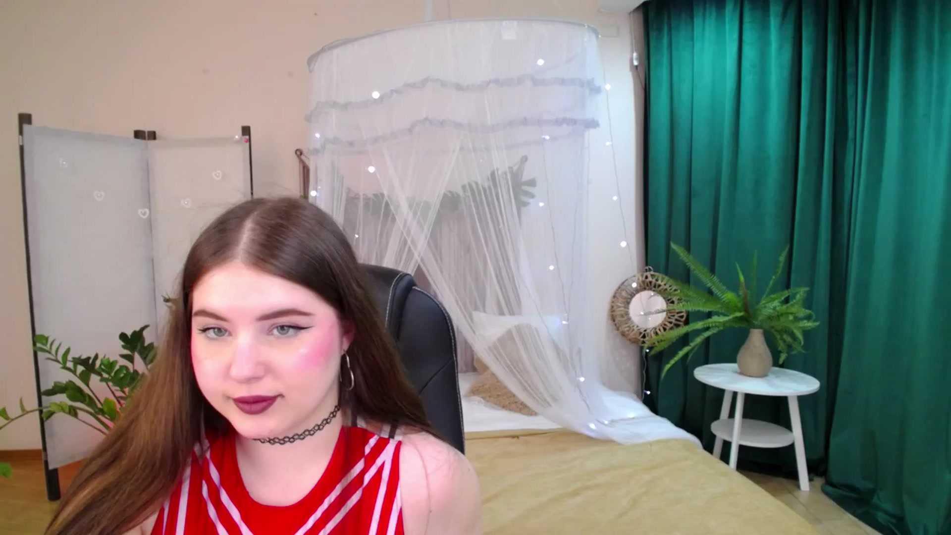 Gallery image thumbnail from AdmireMyEyes's myfreecams stream on, 04/30/2025, 01:04 image 15 of 20