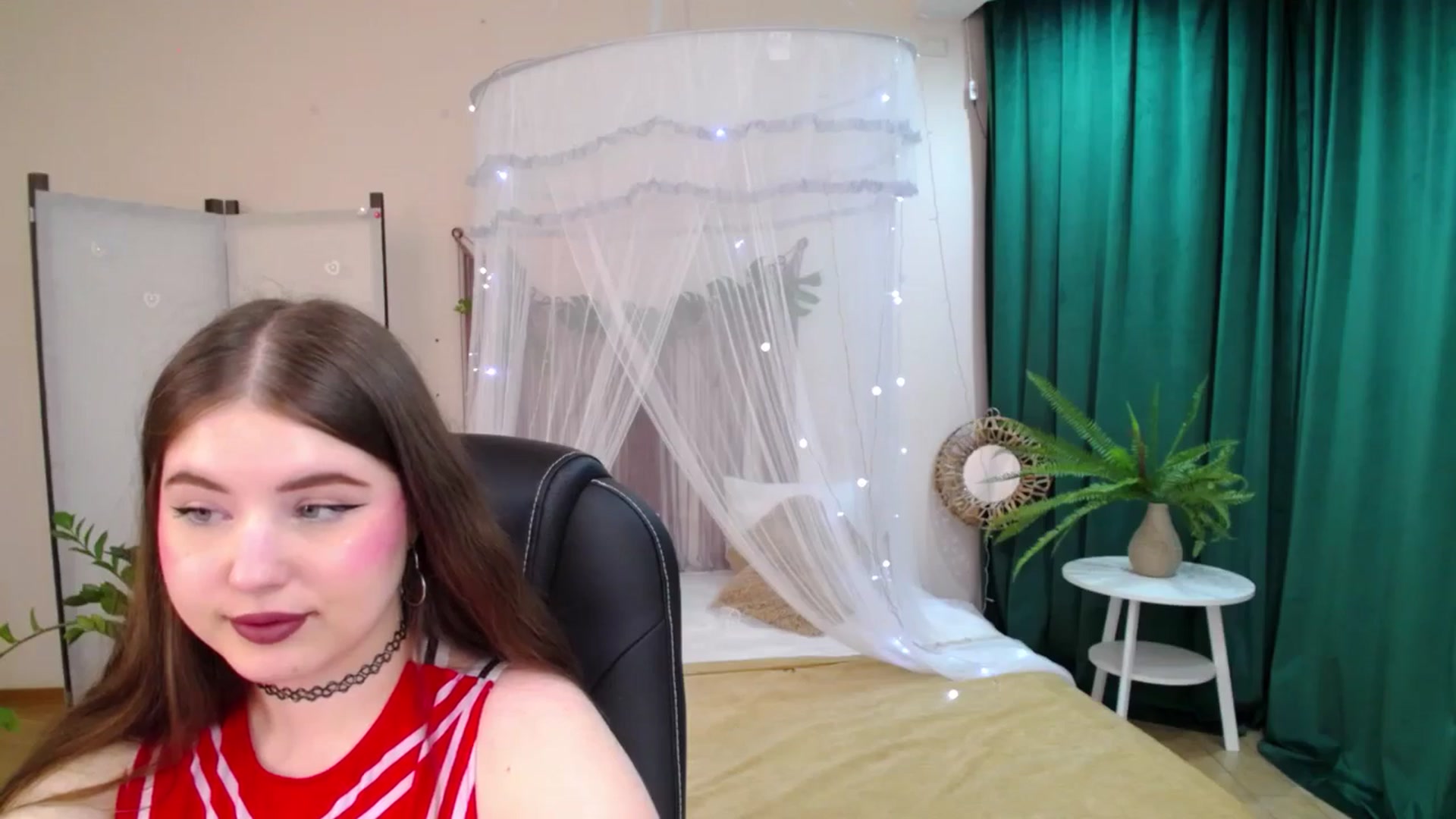 Gallery image thumbnail from AdmireMyEyes's myfreecams stream on, 04/30/2025, 01:04 image 3 of 20