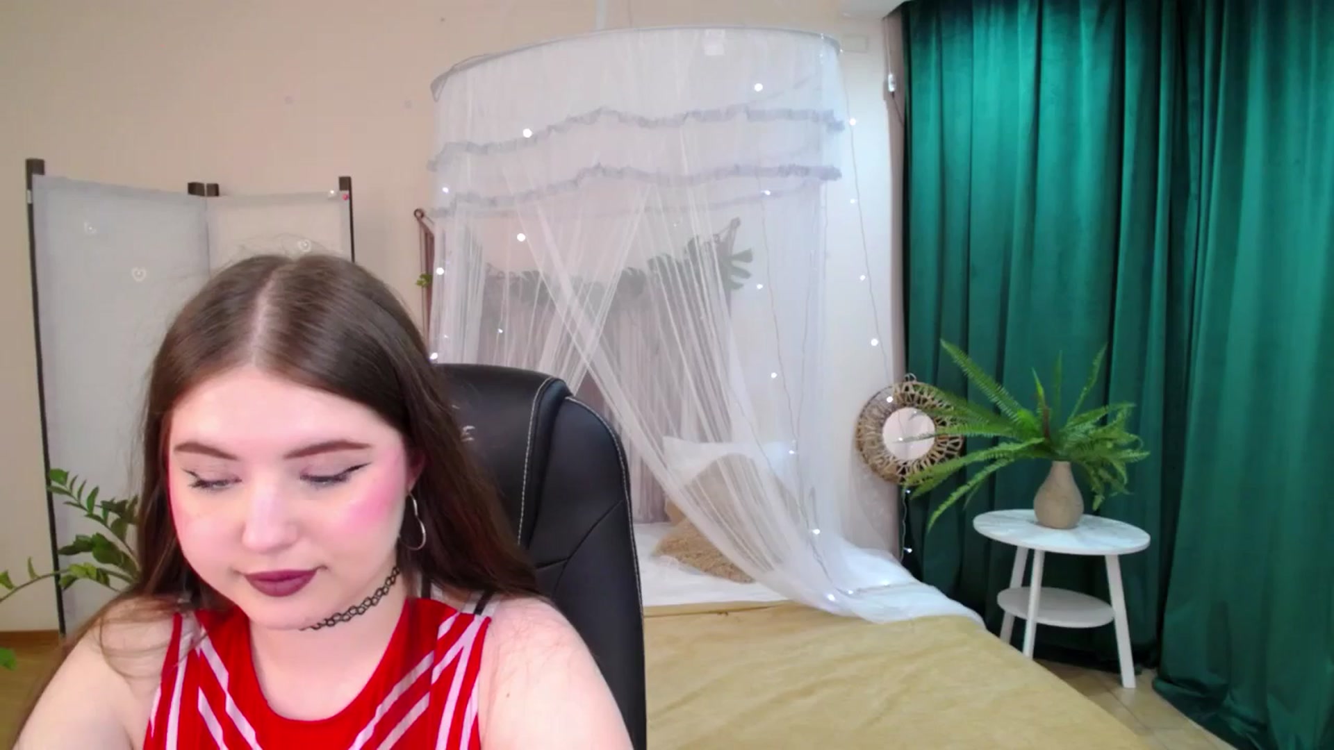 Gallery image thumbnail from AdmireMyEyes's myfreecams stream on, 04/30/2025, 01:04 image 13 of 20