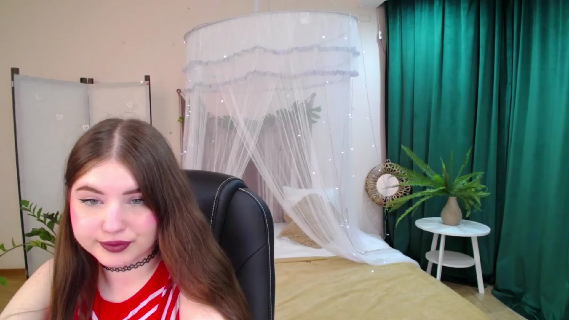 Gallery image thumbnail from AdmireMyEyes's myfreecams stream on, 04/30/2025, 01:04 image 6 of 20