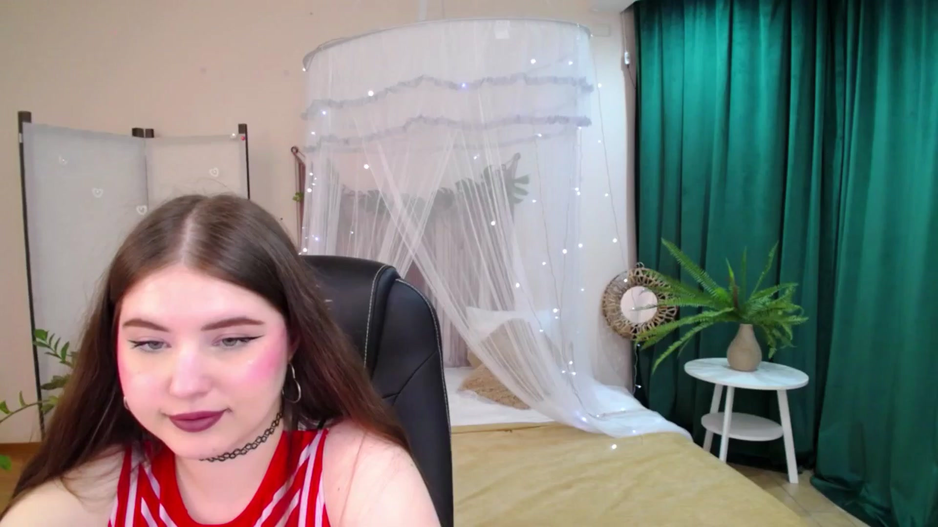 Gallery image thumbnail from AdmireMyEyes's myfreecams stream on, 04/30/2025, 01:04 image 16 of 20