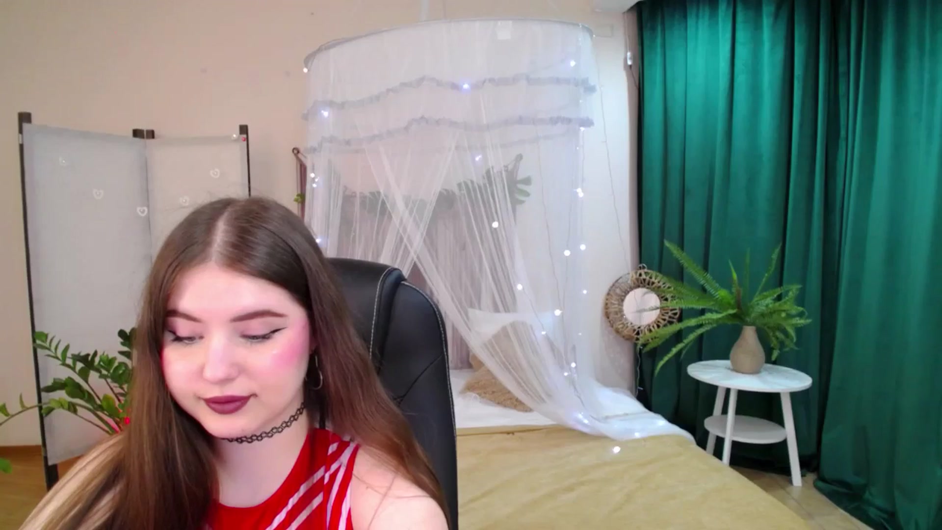 Gallery image thumbnail from AdmireMyEyes's myfreecams stream on, 04/30/2025, 01:04 image 17 of 20