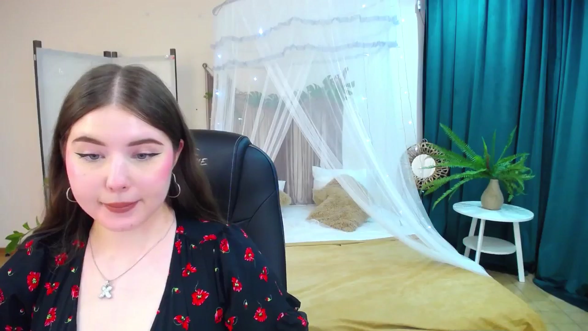 Gallery image thumbnail from AdmireMyEyes's myfreecams stream on, 05/03/2025, 08:44 image 16 of 20