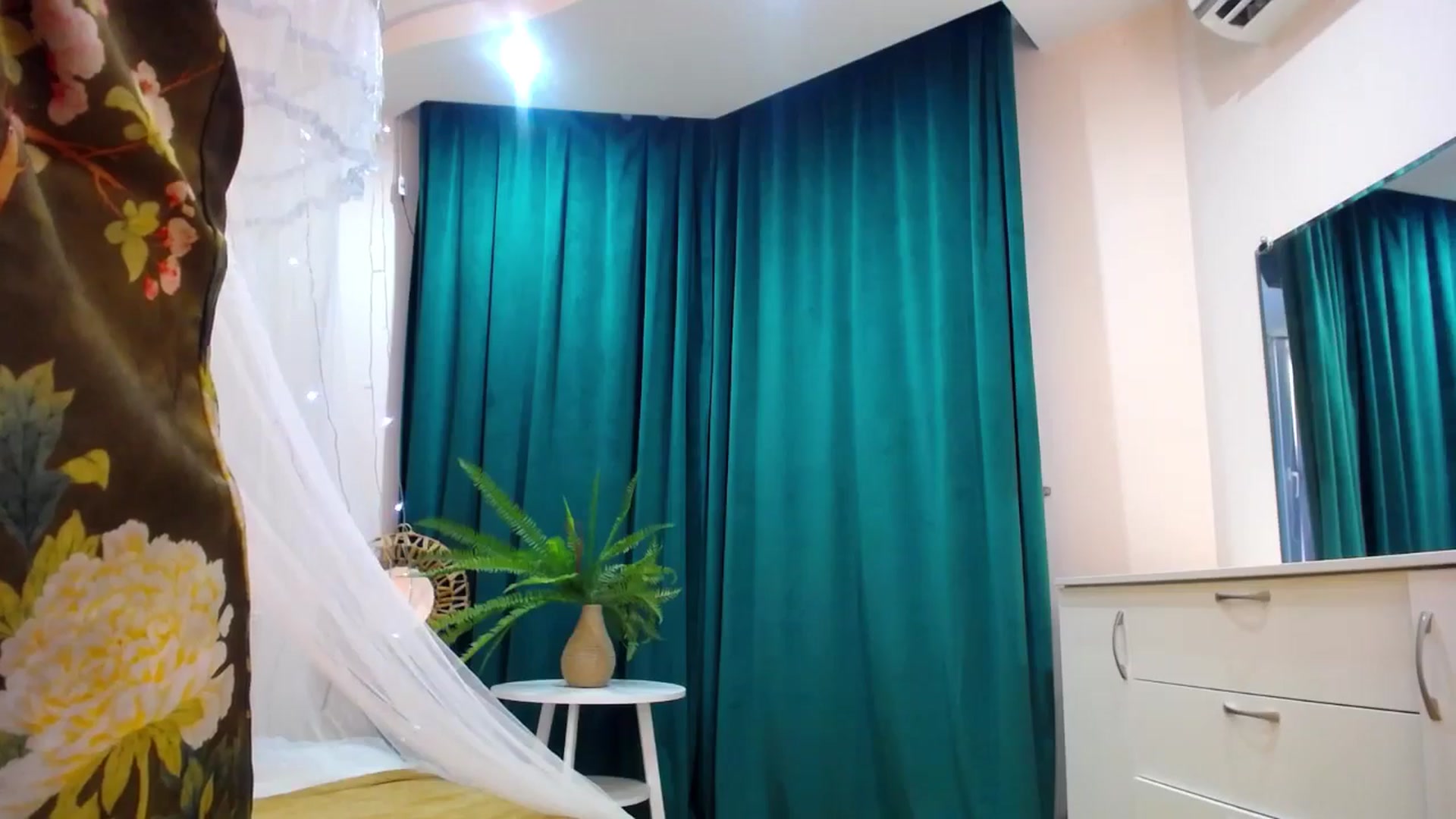 Gallery image thumbnail from AdmireMyEyes's myfreecams stream on, 05/05/2025, 09:24 image 16 of 20