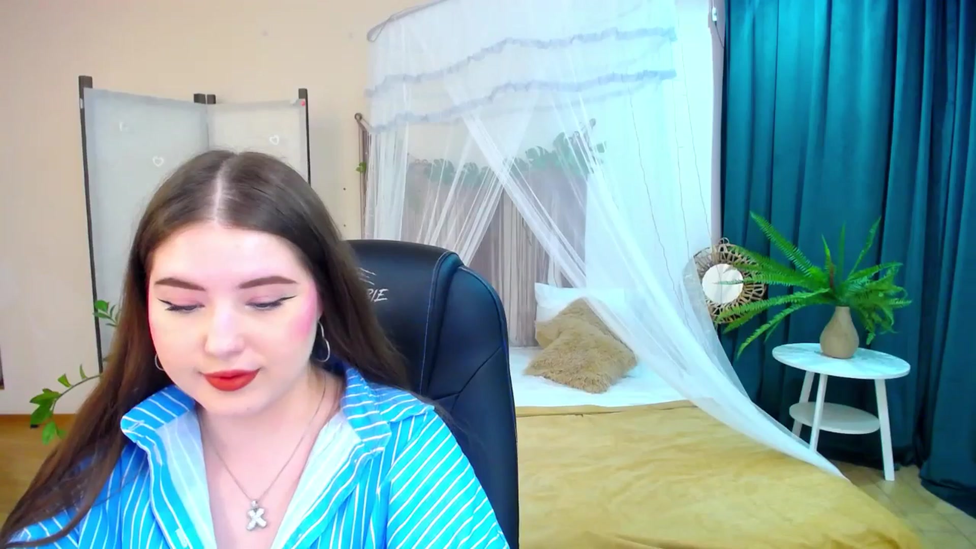 Gallery image thumbnail from AdmireMyEyes's myfreecams stream on, 05/06/2025, 06:32 image 5 of 20