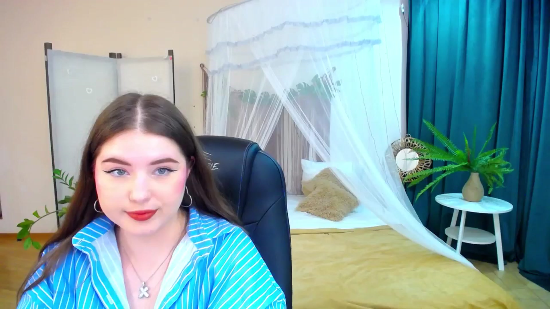 Gallery image thumbnail from AdmireMyEyes's myfreecams stream on, 05/06/2025, 06:32 image 10 of 20