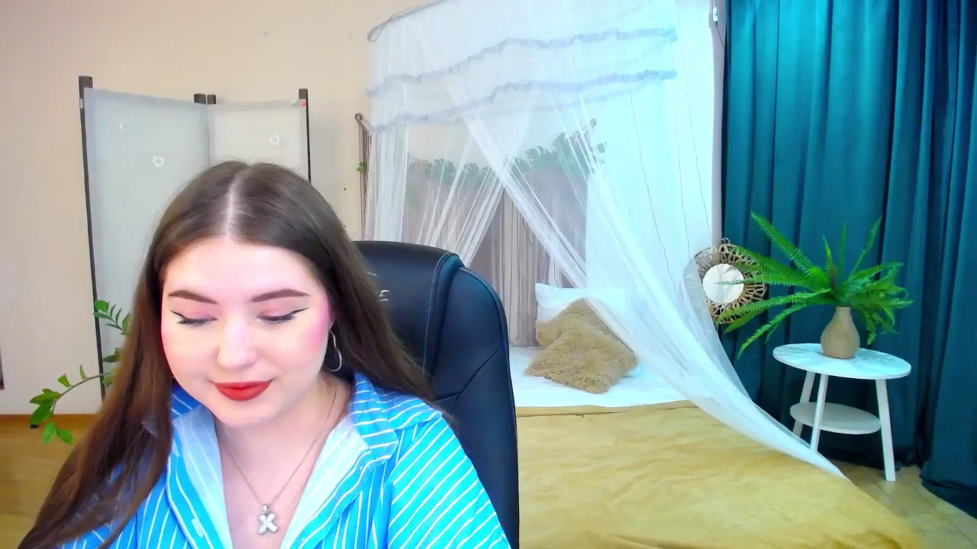 Gallery image thumbnail from AdmireMyEyes's myfreecams stream on, 05/06/2025, 06:32 image 7 of 20