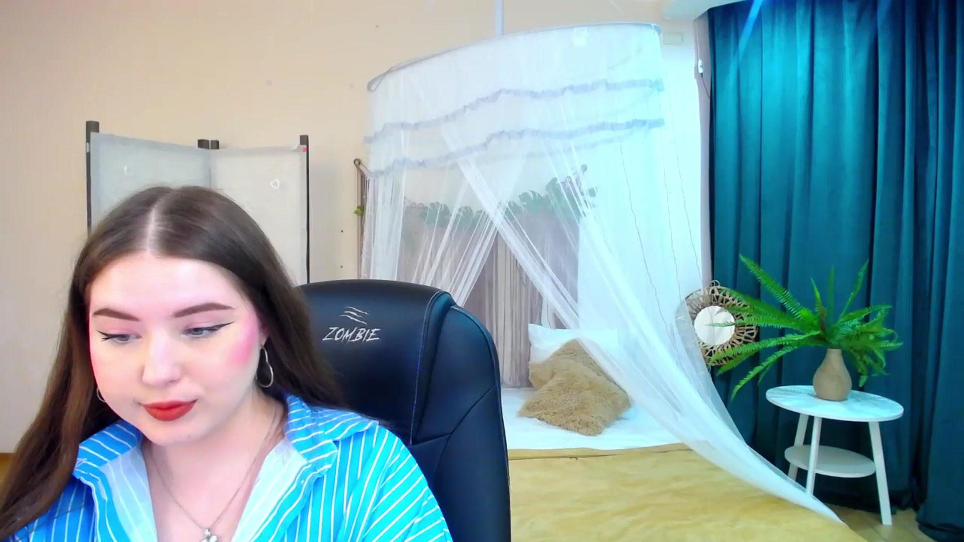 Gallery image thumbnail from AdmireMyEyes's myfreecams stream on, 05/06/2025, 06:32 image 4 of 20