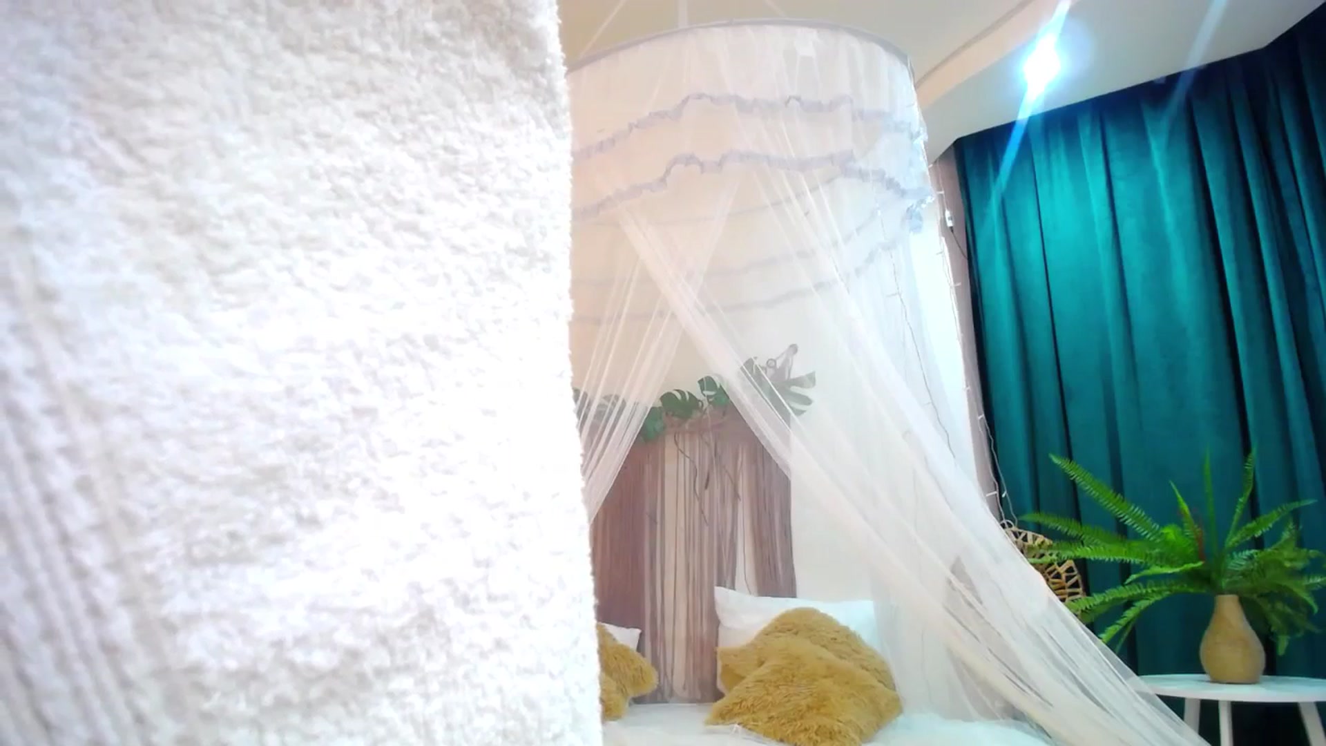 Gallery image thumbnail from AdmireMyEyes's myfreecams stream on, 05/06/2025, 08:28 image 17 of 20
