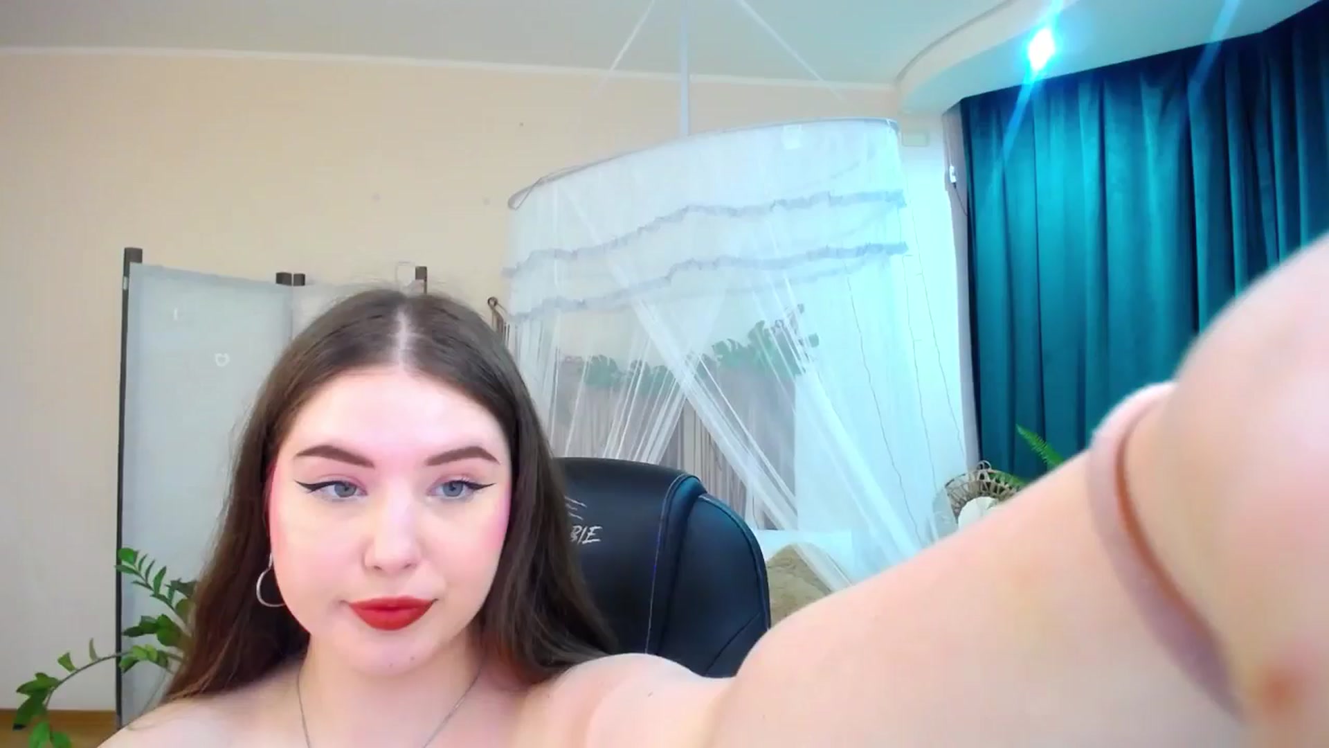 Gallery image thumbnail from AdmireMyEyes's myfreecams stream on, 05/06/2025, 09:18 image 14 of 20
