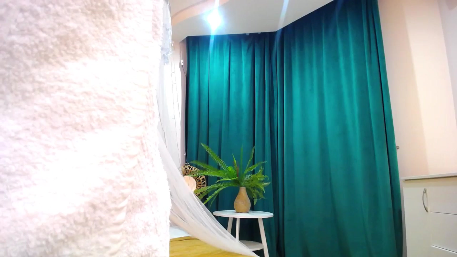 Gallery image thumbnail from AdmireMyEyes's myfreecams stream on, 05/06/2025, 09:18 image 13 of 20