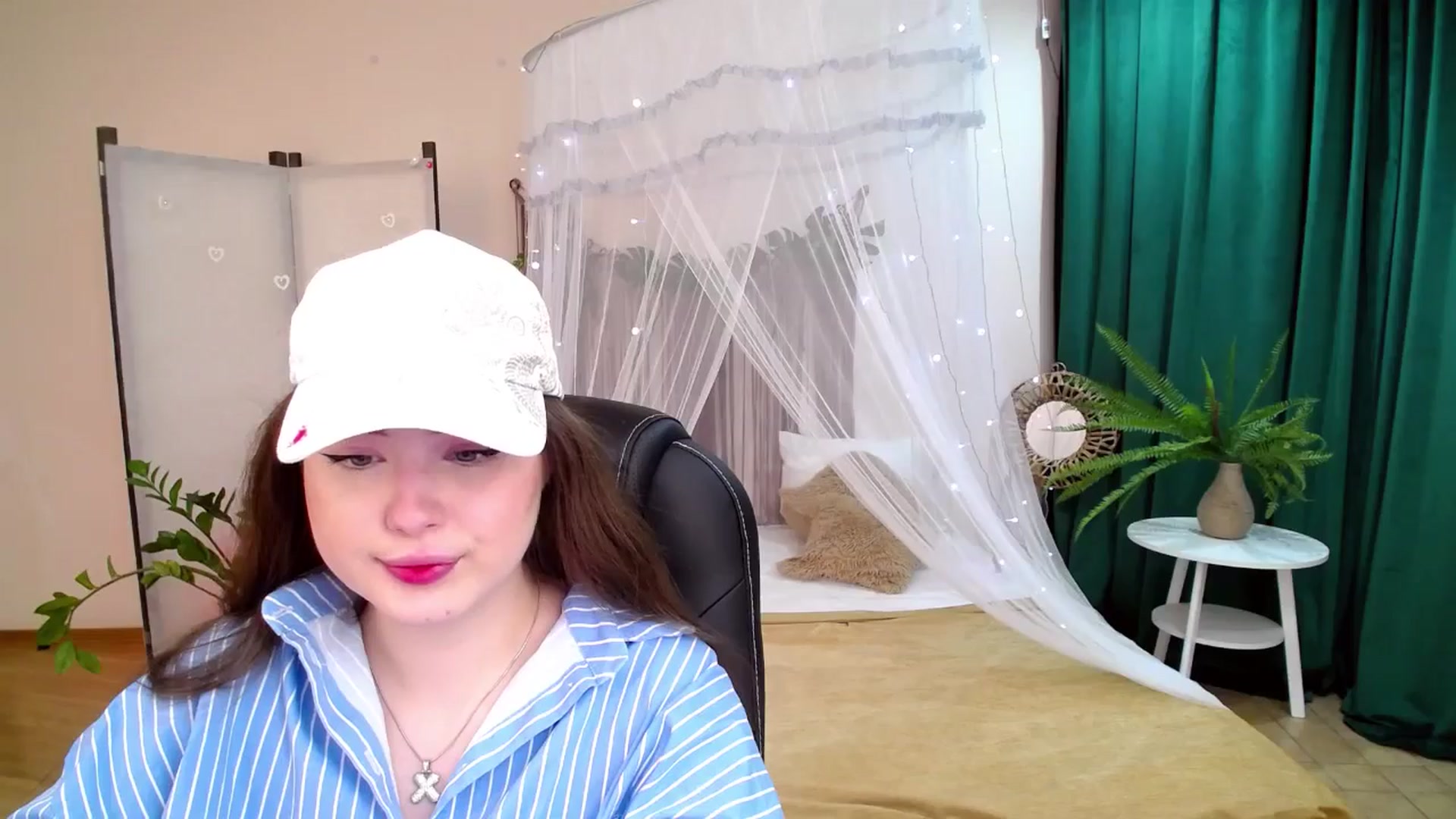 Gallery image thumbnail from AdmireMyEyes's myfreecams stream on, 05/07/2025, 19:31 image 8 of 20