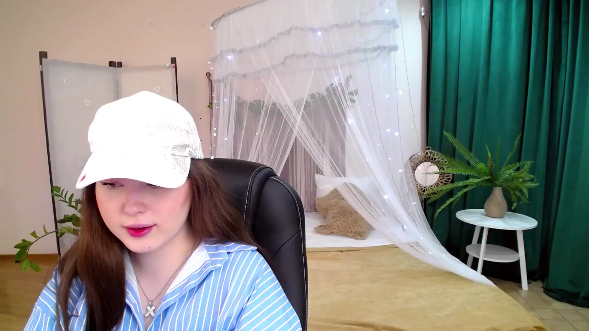 Gallery image thumbnail from AdmireMyEyes's myfreecams stream on, 05/07/2025, 19:31 image 4 of 20