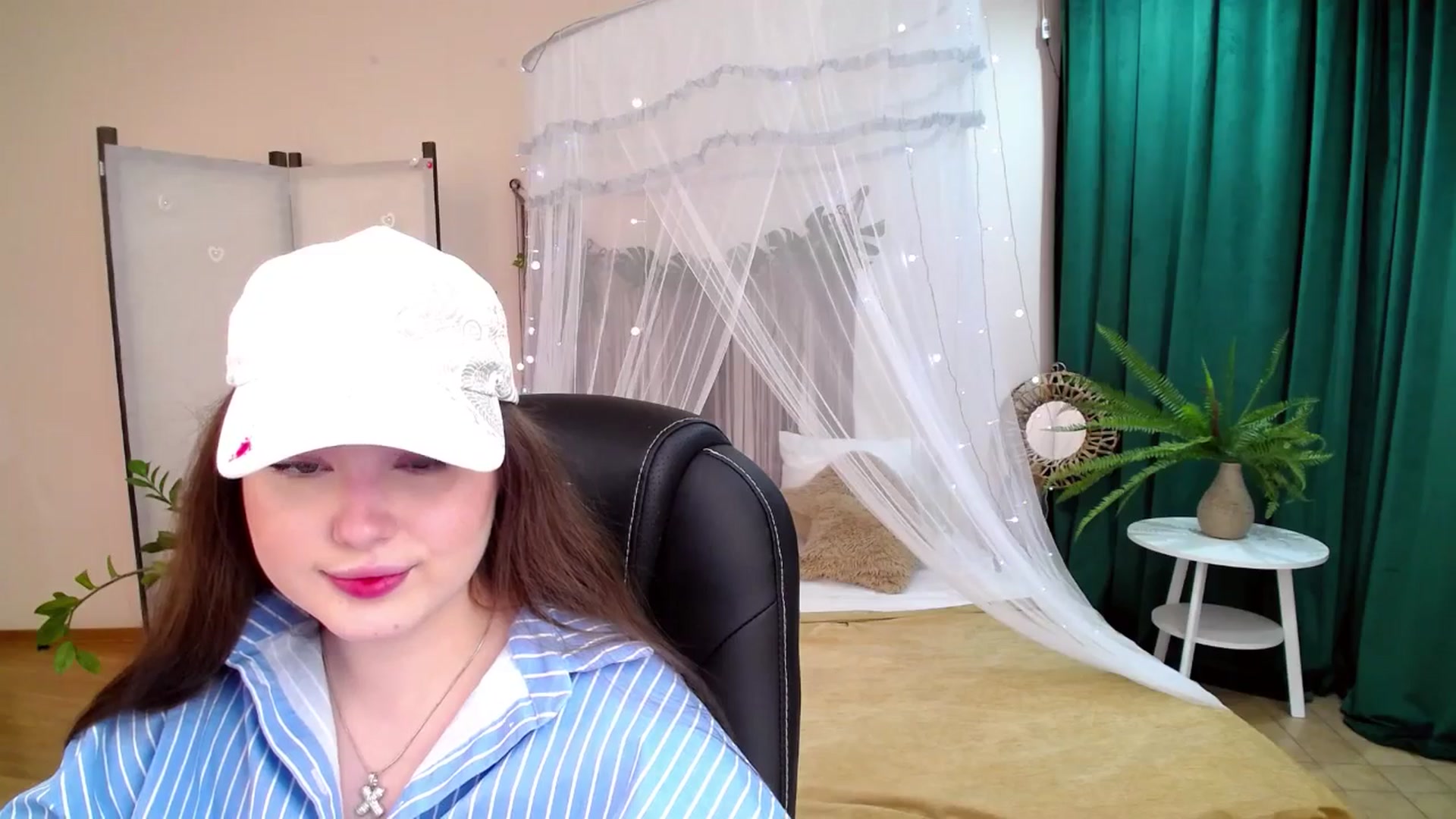 Gallery image thumbnail from AdmireMyEyes's myfreecams stream on, 05/07/2025, 19:31 image 11 of 20