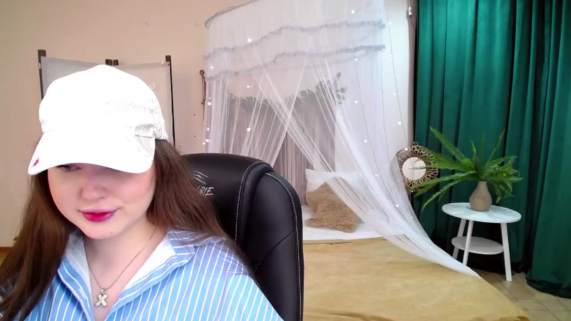 Gallery image thumbnail from AdmireMyEyes's myfreecams stream on, 05/07/2025, 19:31 image 12 of 20