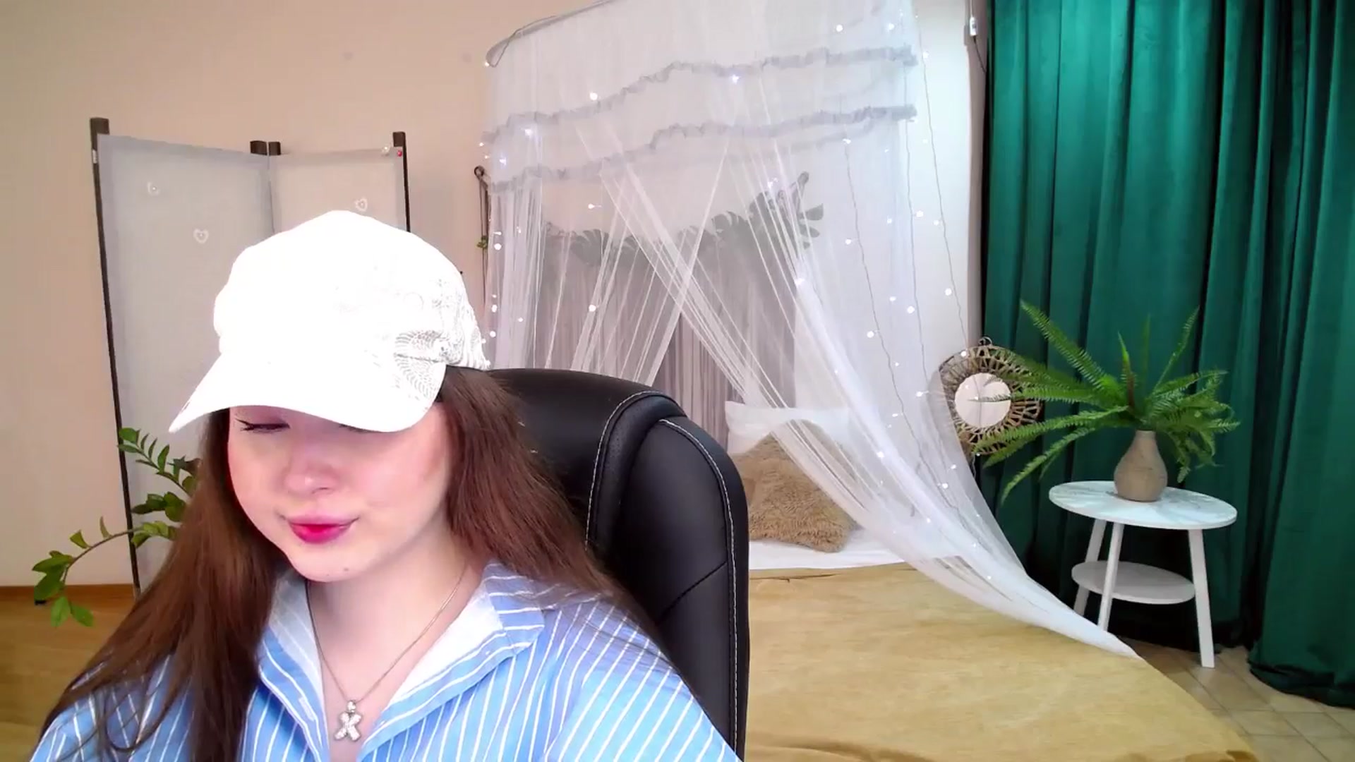 Gallery image thumbnail from AdmireMyEyes's myfreecams stream on, 05/07/2025, 19:31 image 13 of 20