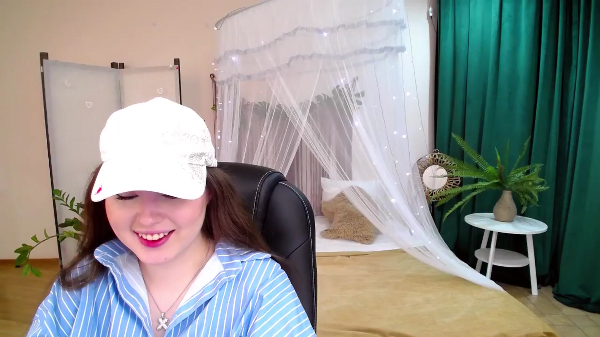 Gallery image thumbnail from AdmireMyEyes's myfreecams stream on, 05/07/2025, 19:31 image 6 of 20