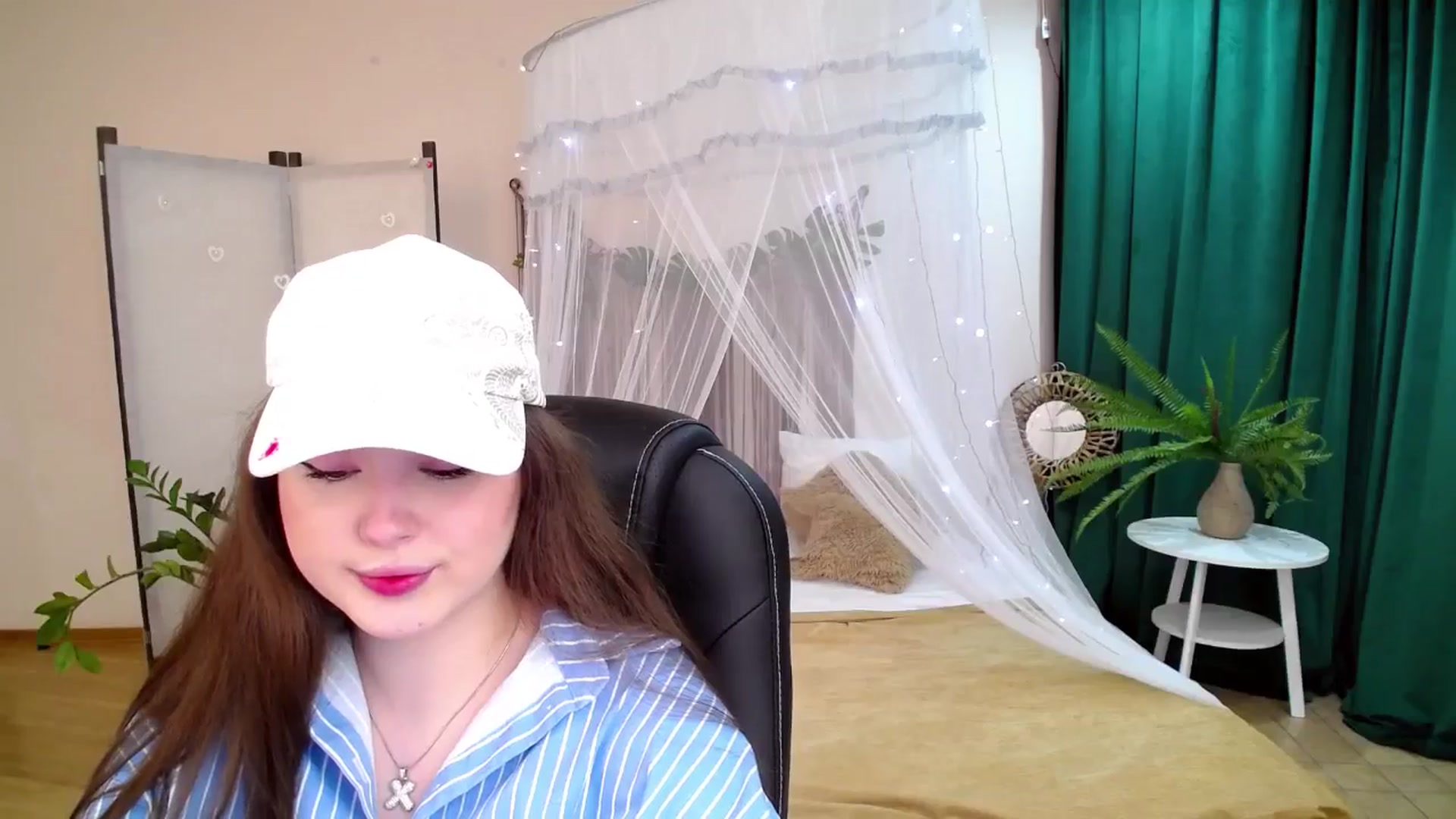 Gallery image thumbnail from AdmireMyEyes's myfreecams stream on, 05/07/2025, 19:31 image 14 of 20