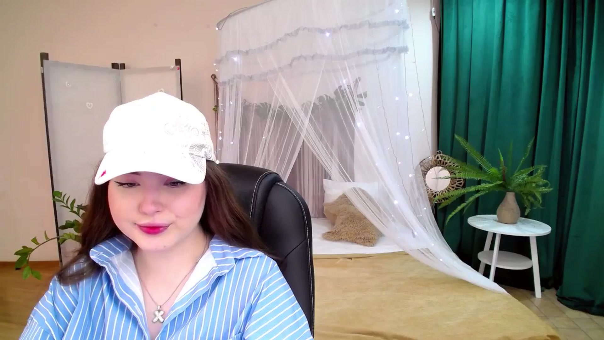 Gallery image thumbnail from AdmireMyEyes's myfreecams stream on, 05/07/2025, 19:31 image 5 of 20