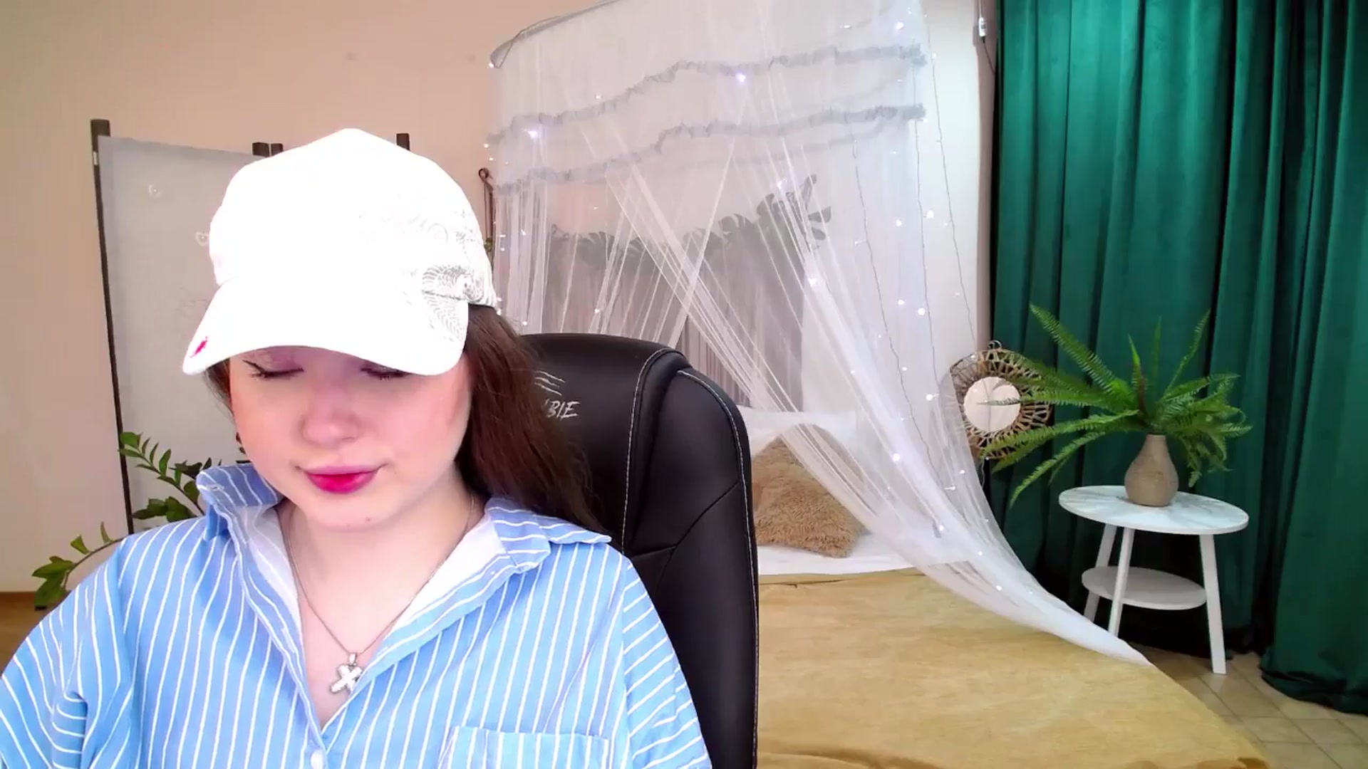 Gallery image thumbnail from AdmireMyEyes's myfreecams stream on, 05/07/2025, 19:31 image 3 of 20