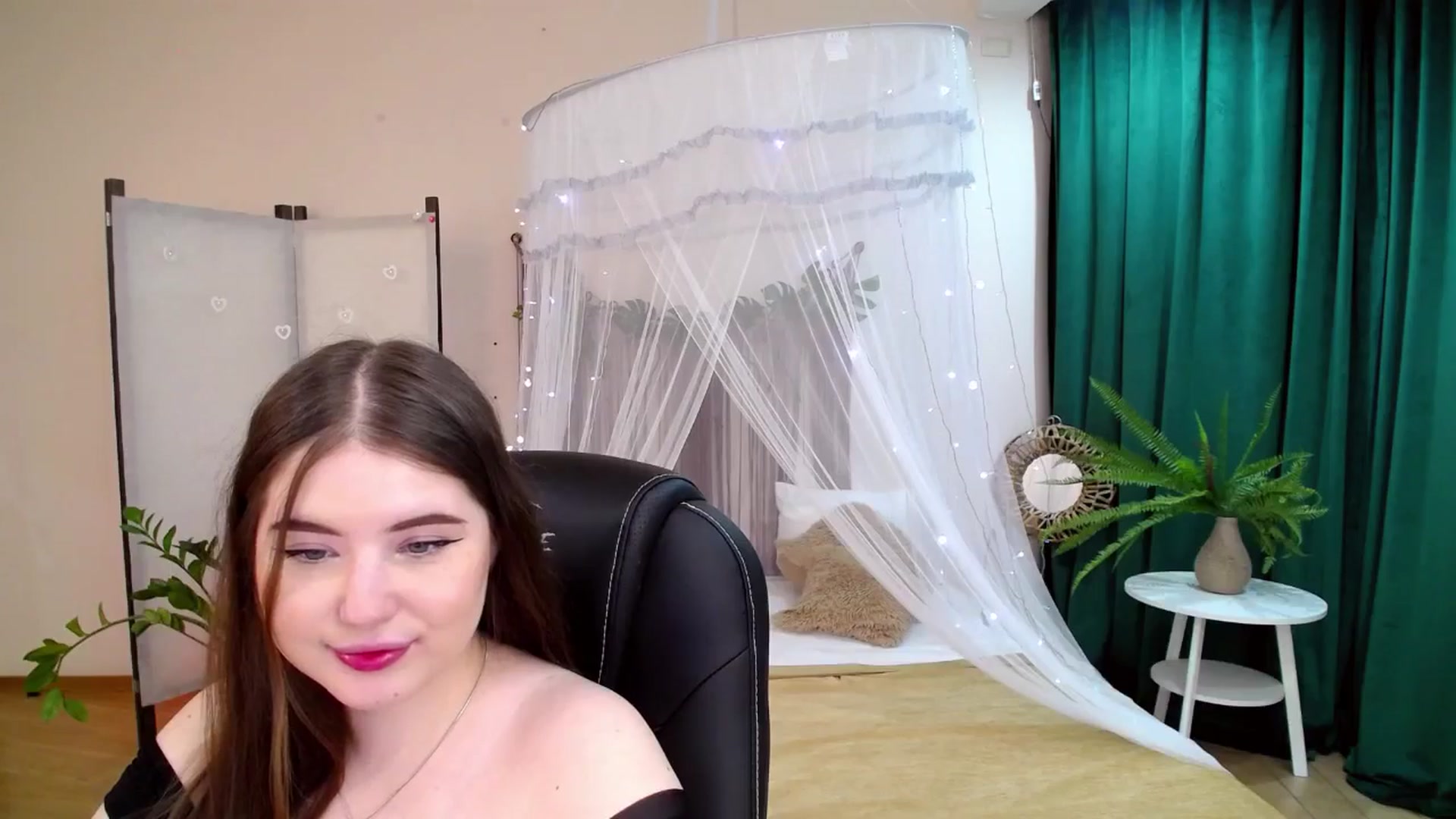 Gallery image thumbnail from AdmireMyEyes's myfreecams stream on, 05/07/2025, 21:48 image 10 of 20
