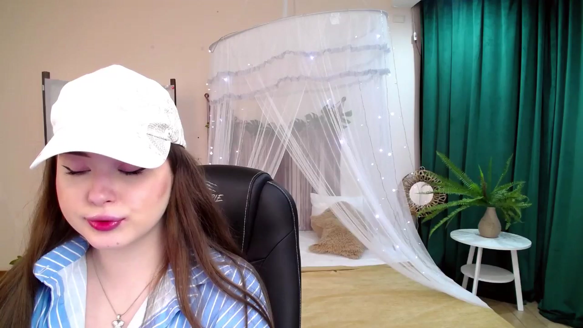 Gallery image thumbnail from AdmireMyEyes's myfreecams stream on, 05/07/2025, 21:48 image 5 of 20