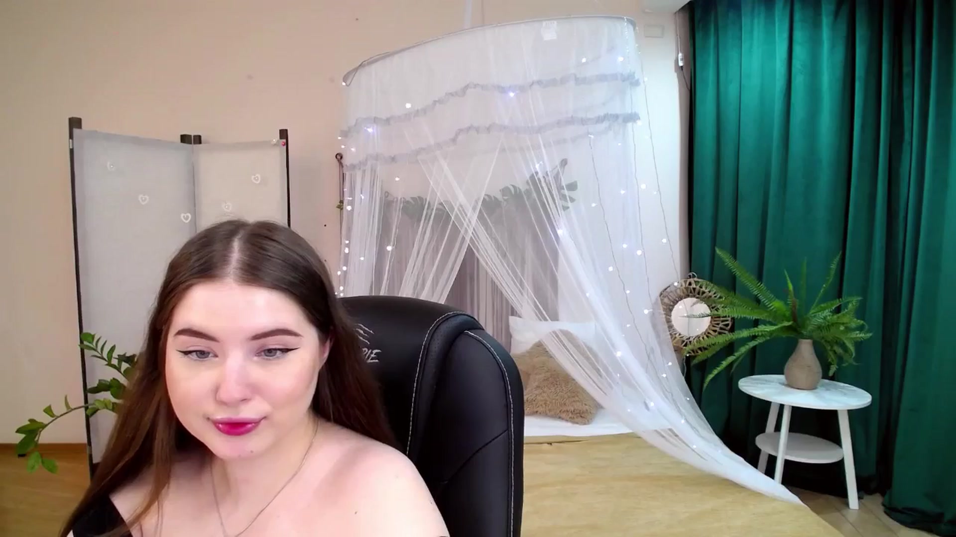 Gallery image thumbnail from AdmireMyEyes's myfreecams stream on, 05/07/2025, 21:48 image 11 of 20