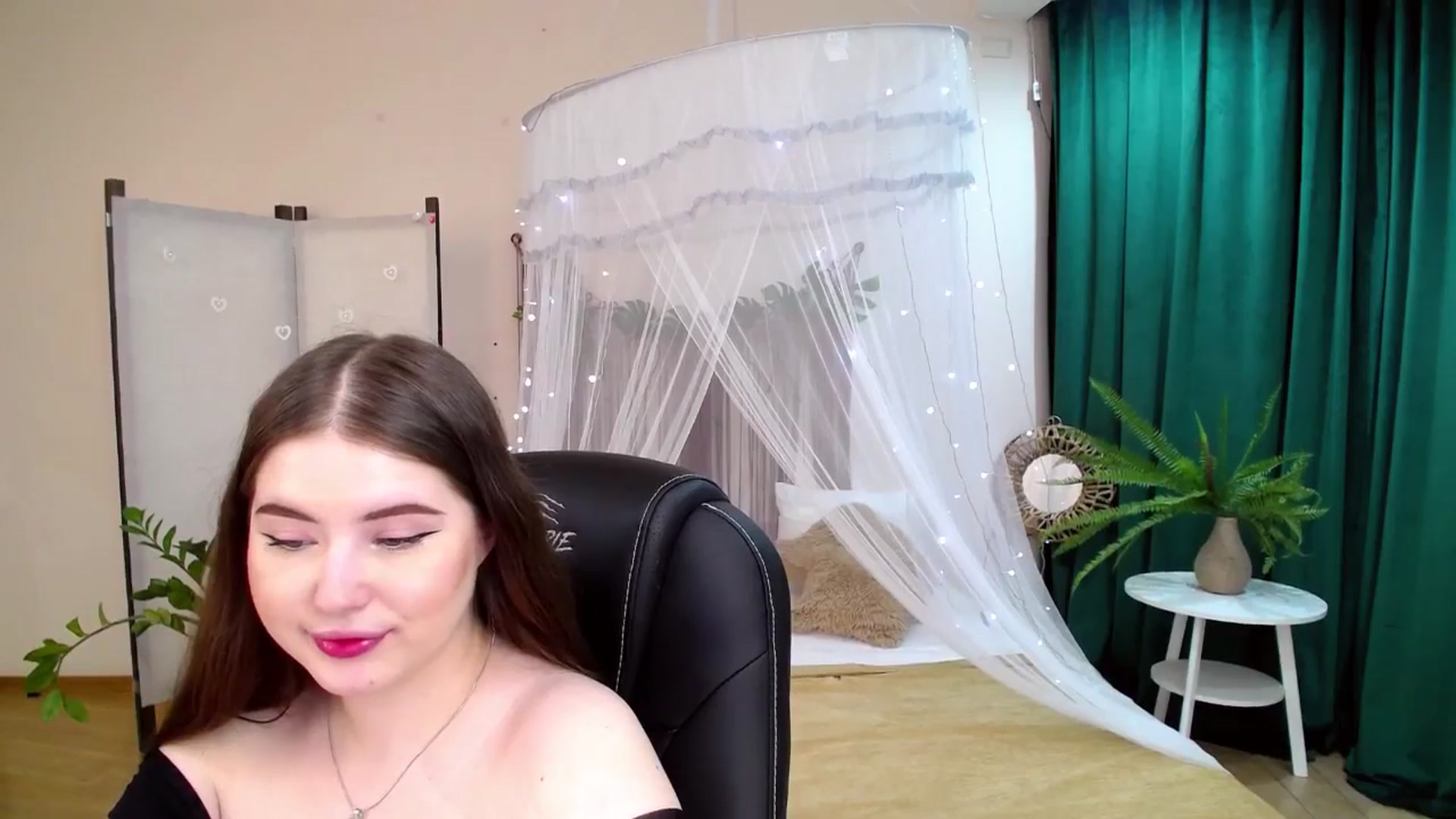 Gallery image thumbnail from AdmireMyEyes's myfreecams stream on, 05/07/2025, 21:48 image 7 of 20