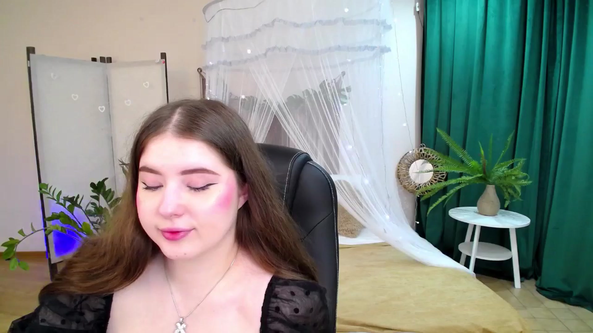 Gallery image thumbnail from AdmireMyEyes's myfreecams stream on, 05/08/2025, 19:47 image 15 of 20