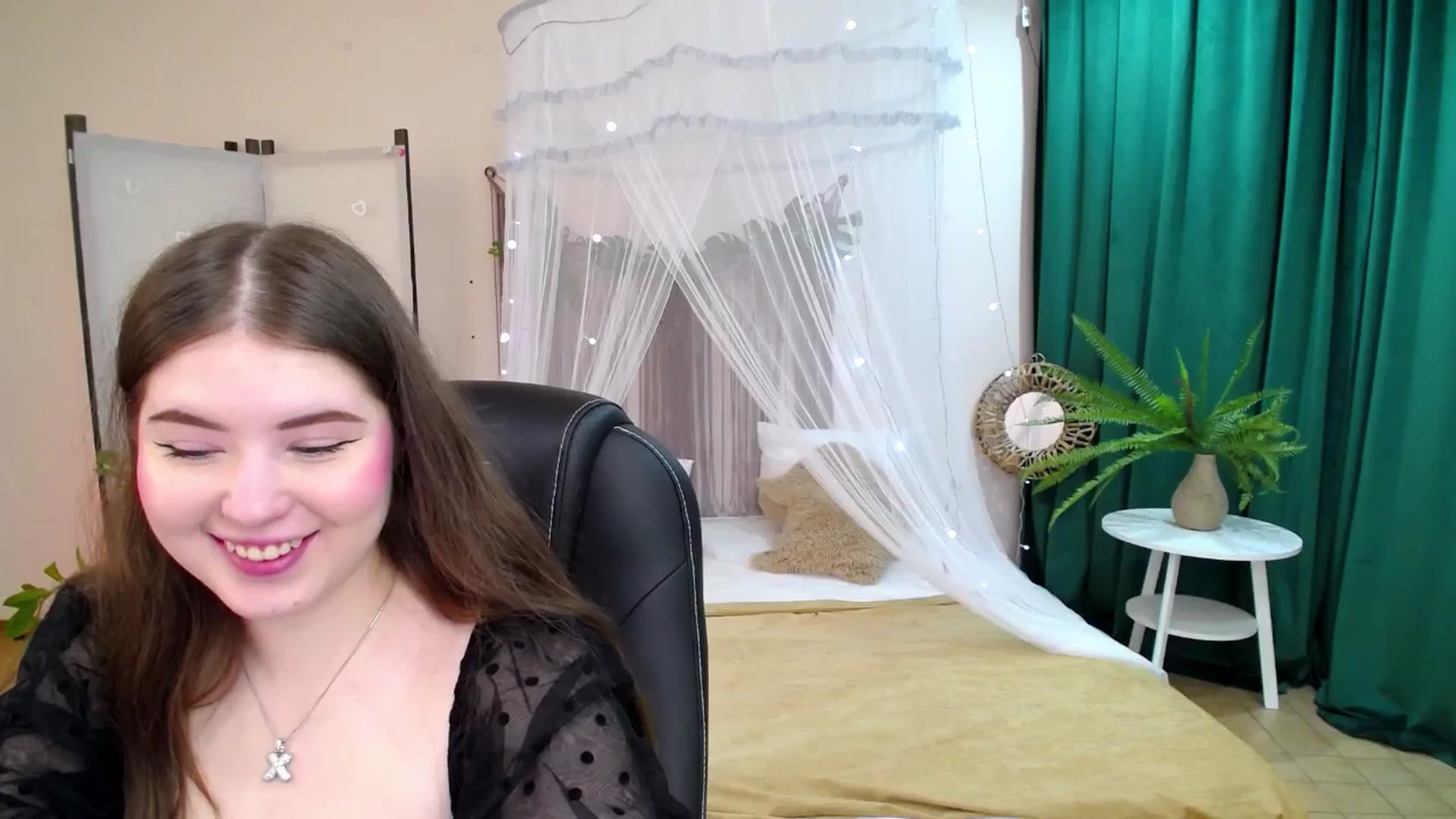 Gallery image thumbnail from AdmireMyEyes's myfreecams stream on, 05/08/2025, 19:47 image 16 of 20