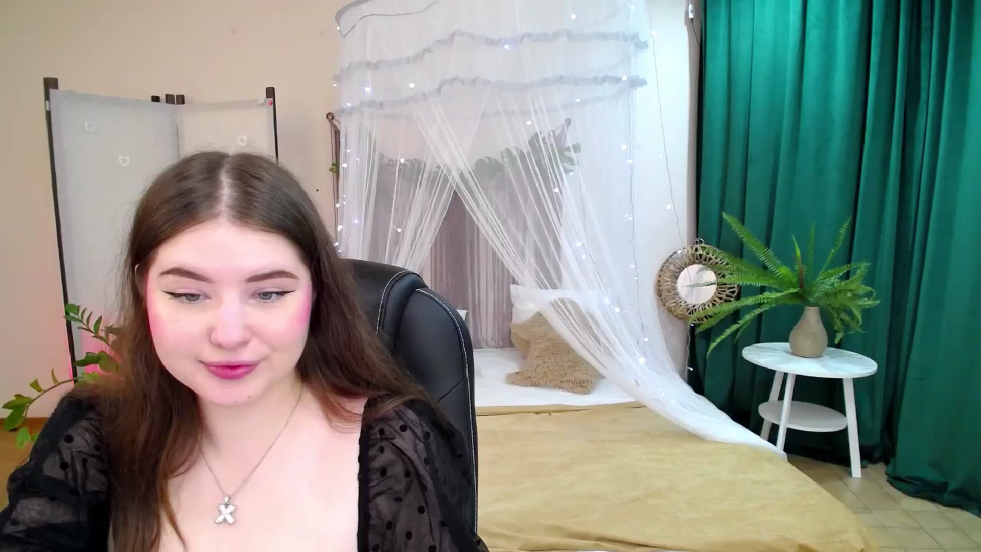 Gallery image thumbnail from AdmireMyEyes's myfreecams stream on, 05/08/2025, 19:47 image 17 of 20