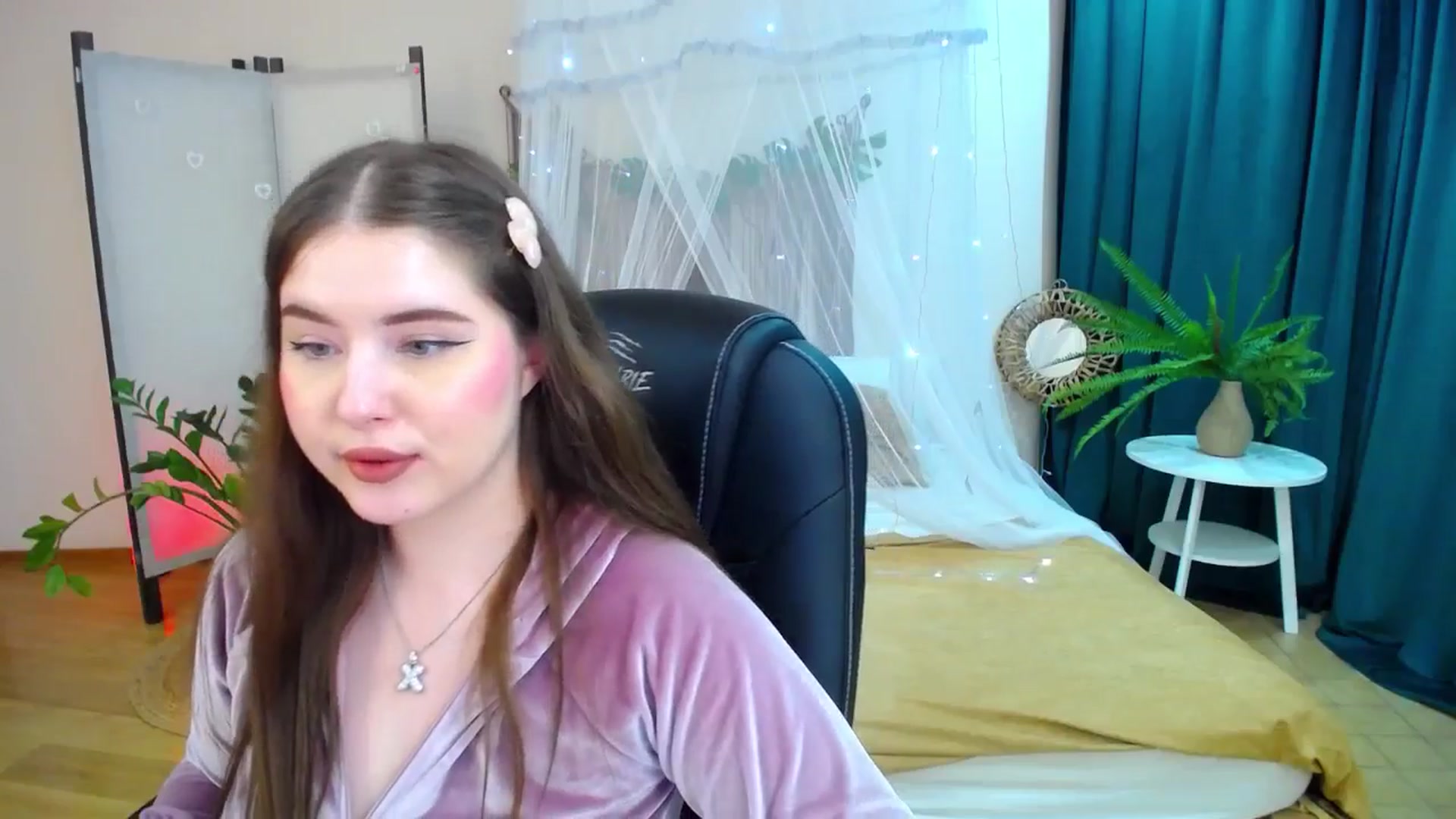 Gallery image thumbnail from AdmireMyEyes's myfreecams stream on, 05/11/2025, 24:53 image 4 of 20
