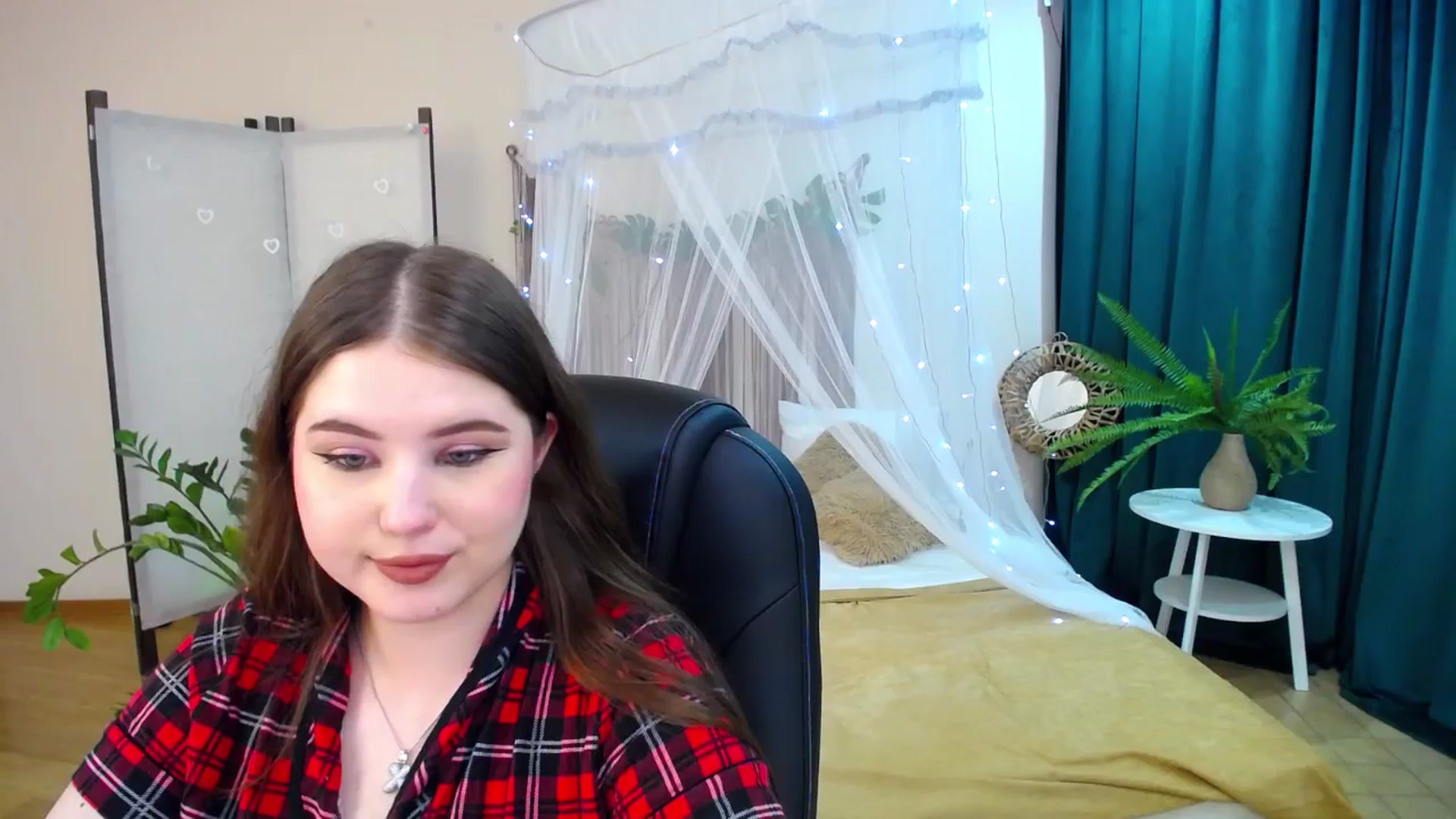 Gallery image thumbnail from AdmireMyEyes's myfreecams stream on, 05/13/2025, 07:19 image 6 of 20