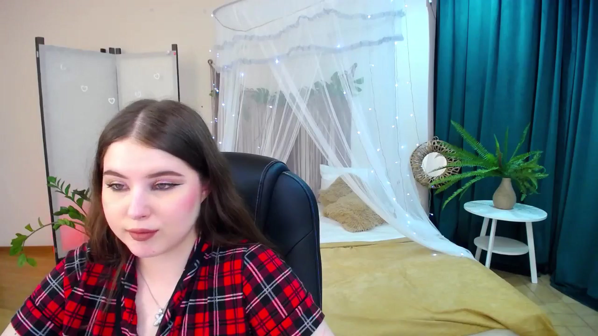 Gallery image thumbnail from AdmireMyEyes's myfreecams stream on, 05/13/2025, 07:19 image 4 of 20
