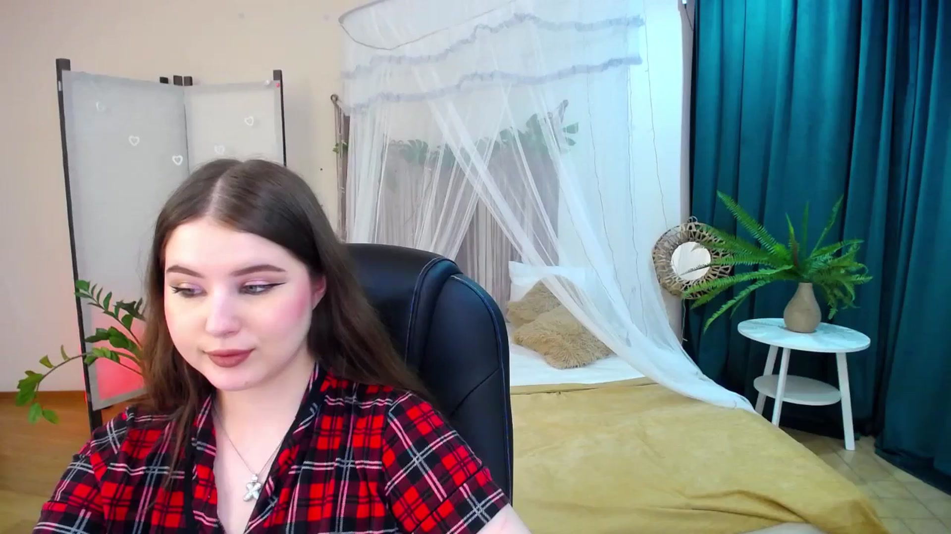 Gallery image thumbnail from AdmireMyEyes's myfreecams stream on, 05/13/2025, 07:19 image 3 of 20