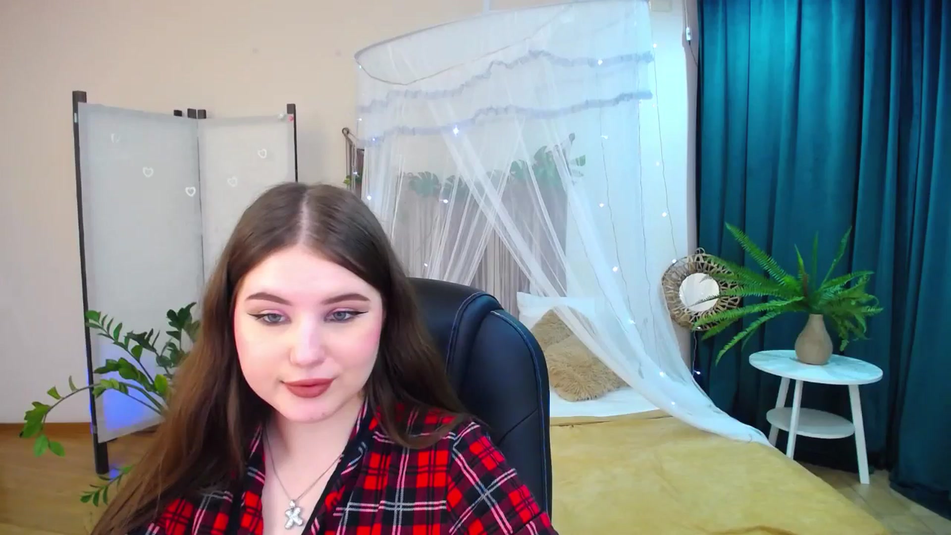 Gallery image thumbnail from AdmireMyEyes's myfreecams stream on, 05/13/2025, 07:47 image 3 of 20