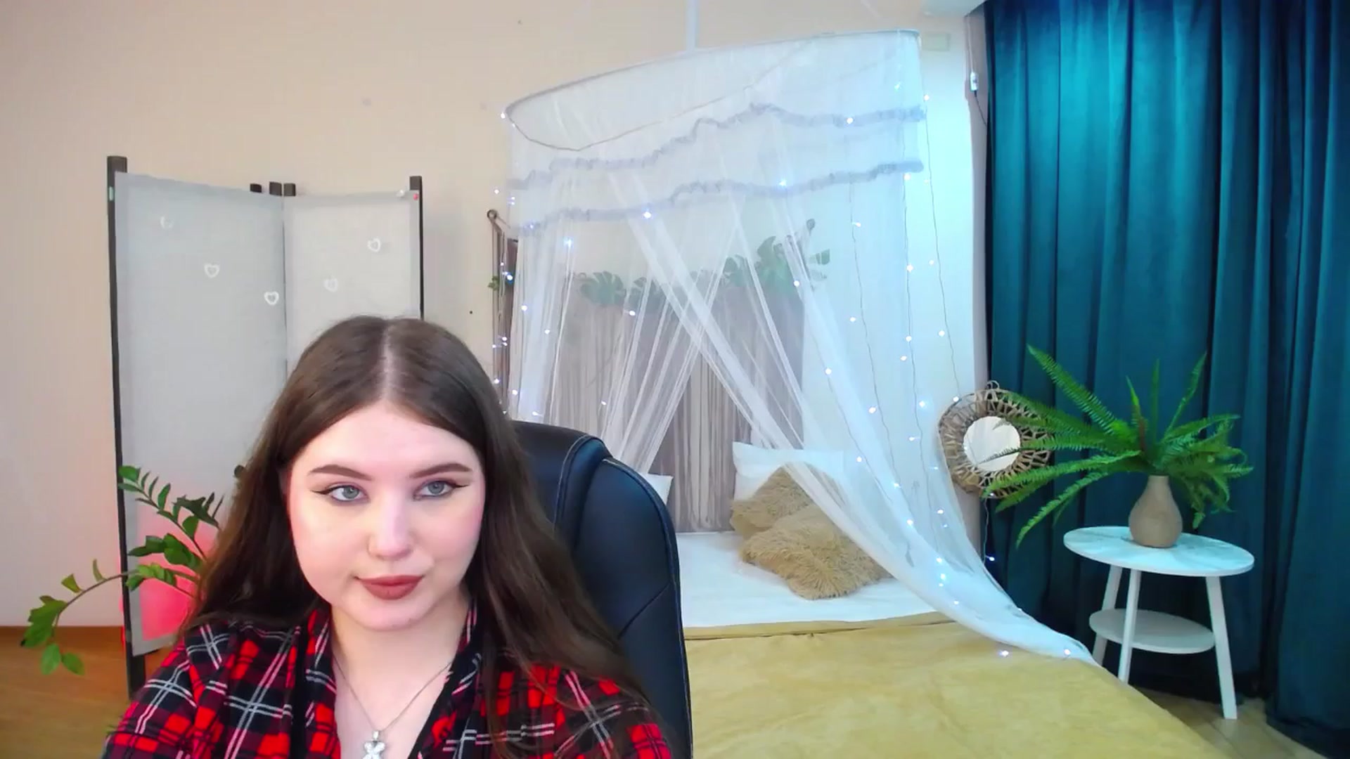 Gallery image thumbnail from AdmireMyEyes's myfreecams stream on, 05/13/2025, 07:47 image 17 of 20