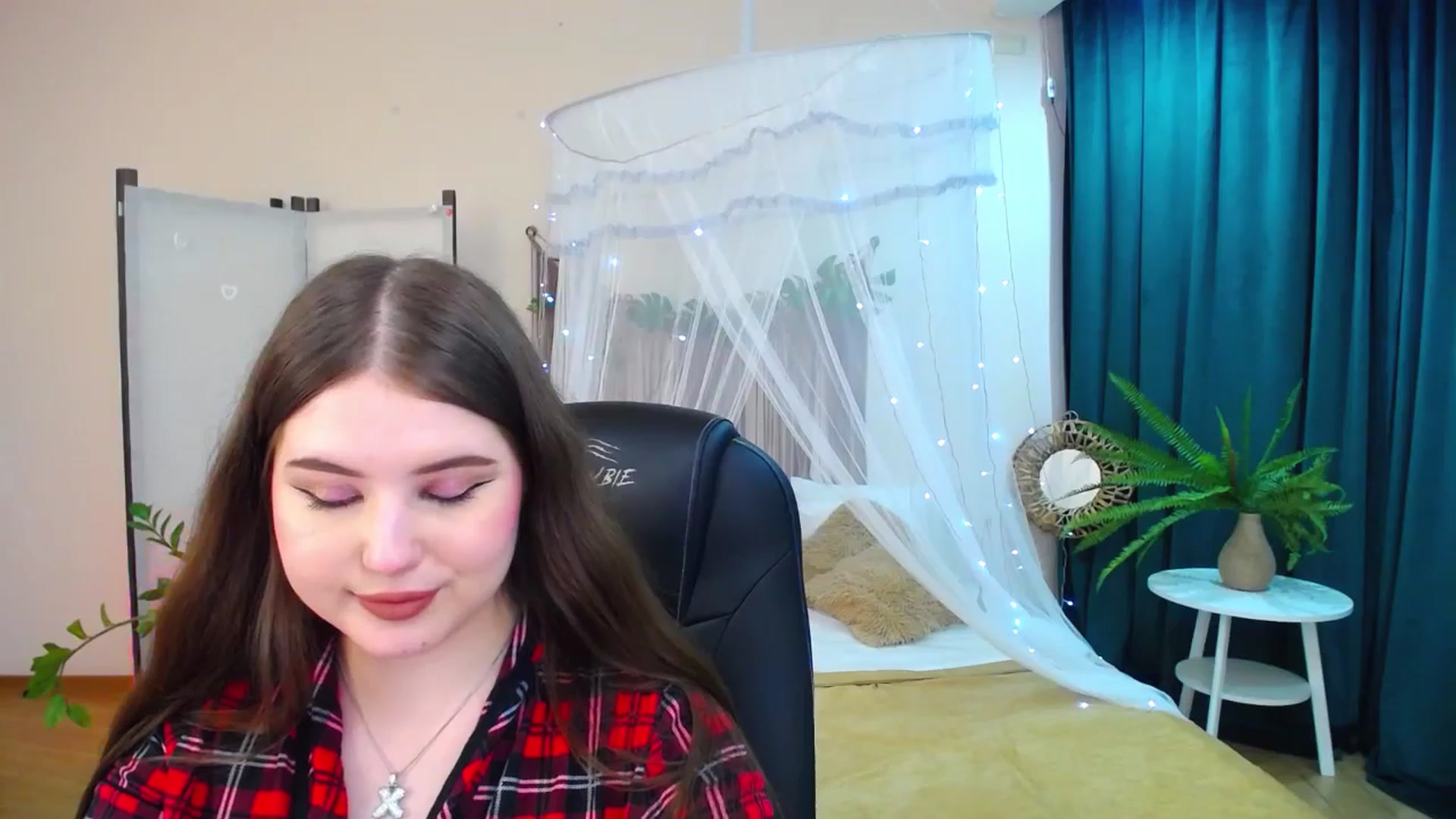 Gallery image thumbnail from AdmireMyEyes's myfreecams stream on, 05/13/2025, 07:47 image 13 of 20