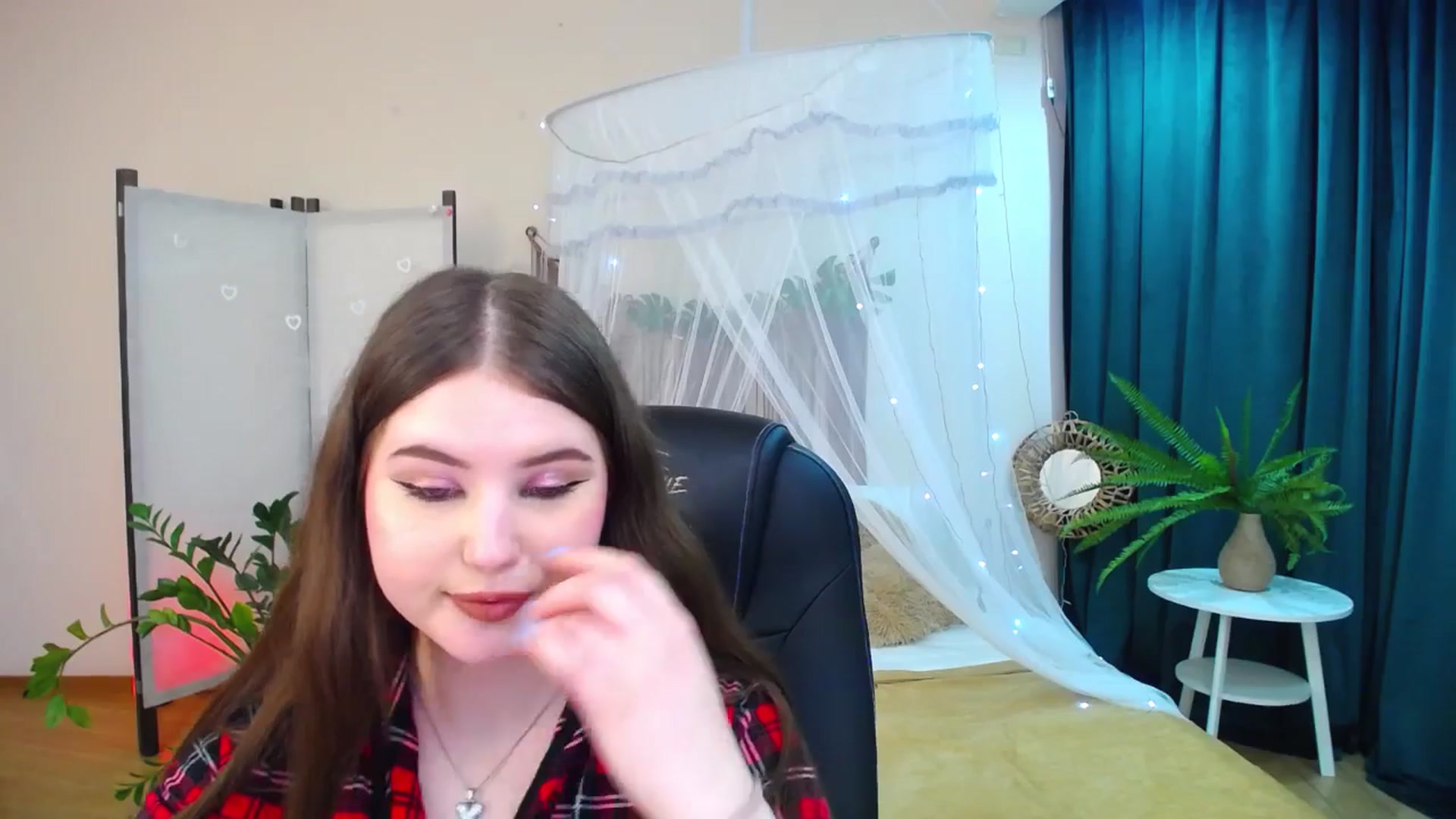 Gallery image thumbnail from AdmireMyEyes's myfreecams stream on, 05/13/2025, 07:47 image 15 of 20