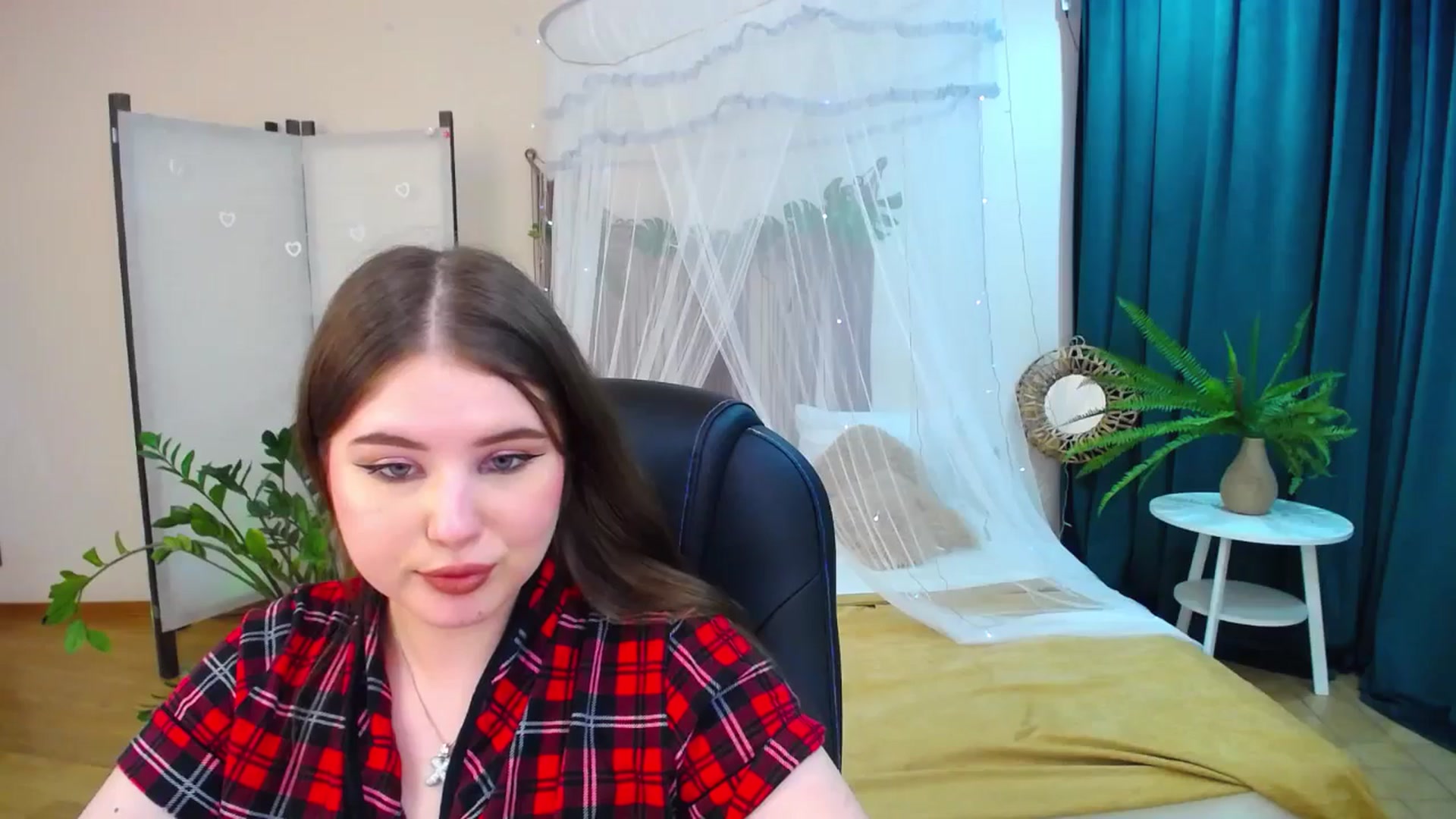 Gallery image thumbnail from AdmireMyEyes's myfreecams stream on, 05/13/2025, 09:48 image 14 of 20