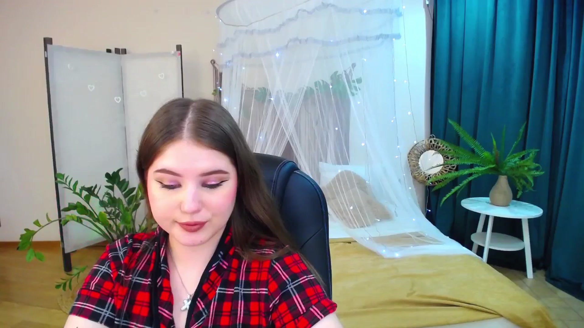 Gallery image thumbnail from AdmireMyEyes's myfreecams stream on, 05/13/2025, 09:48 image 10 of 20