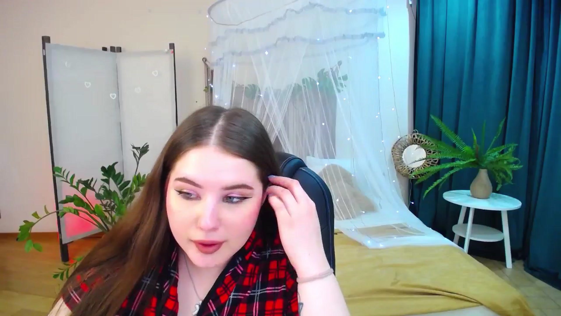 Gallery image thumbnail from AdmireMyEyes's myfreecams stream on, 05/13/2025, 09:48 image 5 of 20