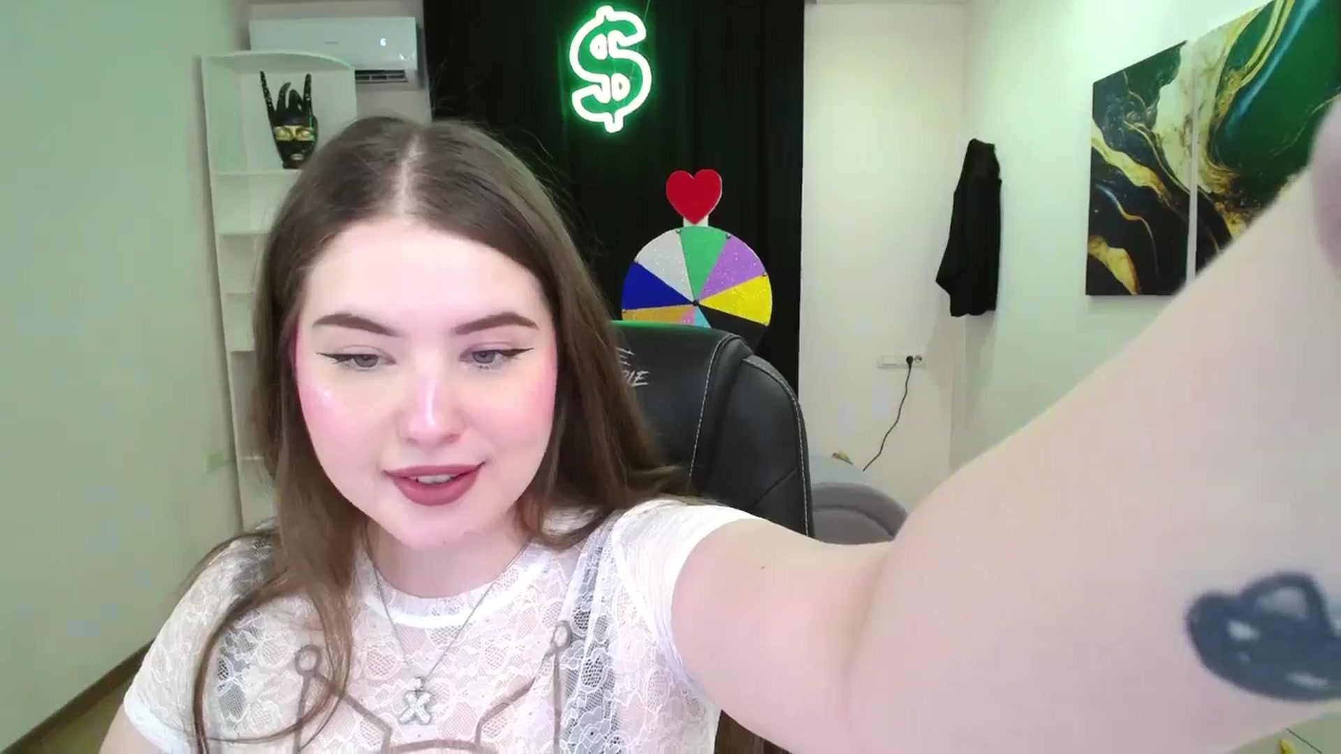 Gallery image thumbnail from AdmireMyEyes's myfreecams stream on, 05/14/2025, 07:25 image 17 of 20