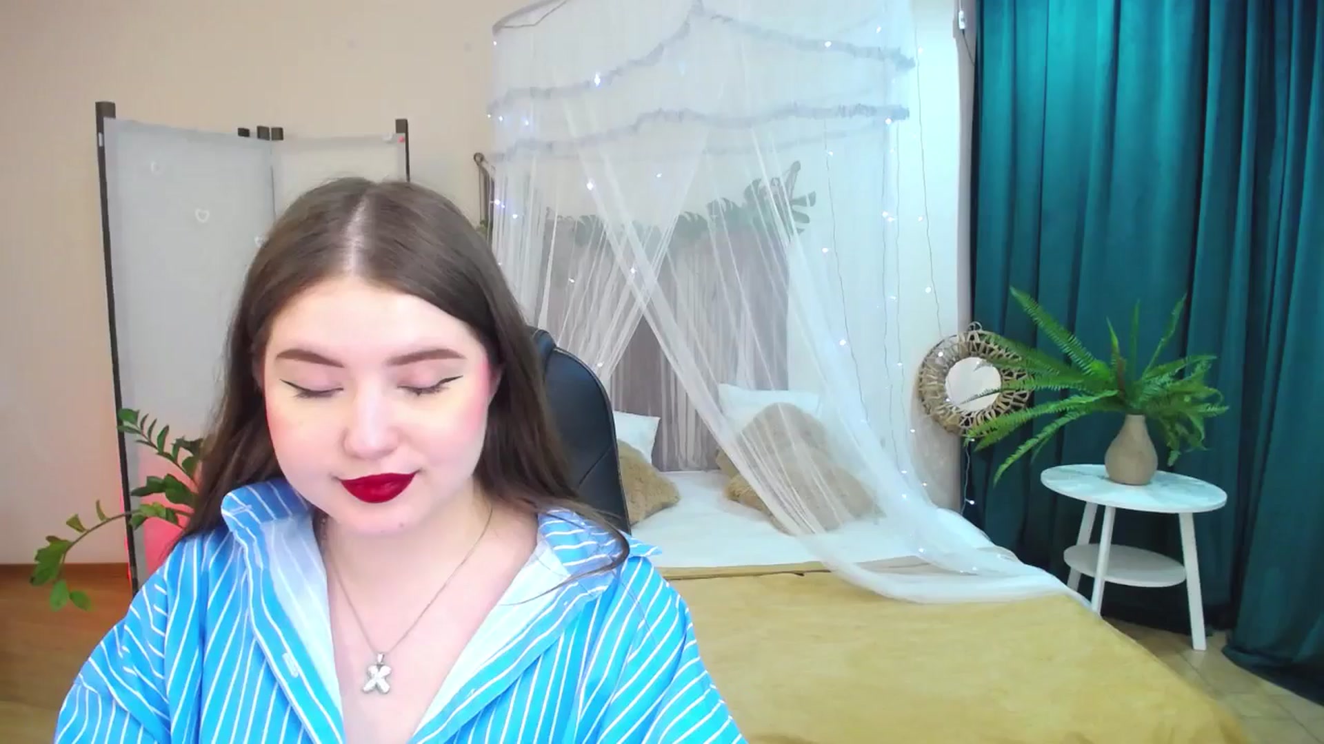 Gallery image thumbnail from AdmireMyEyes's myfreecams stream on, 05/15/2025, 07:44 image 6 of 20