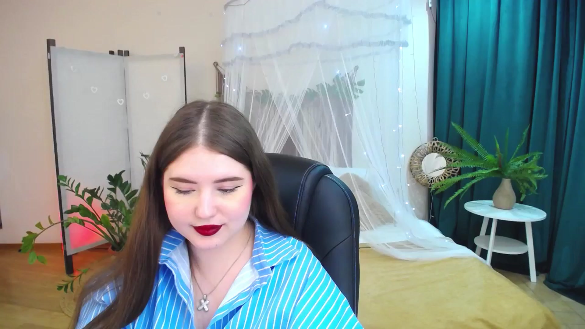 Gallery image thumbnail from AdmireMyEyes's myfreecams stream on, 05/15/2025, 08:38 image 14 of 20