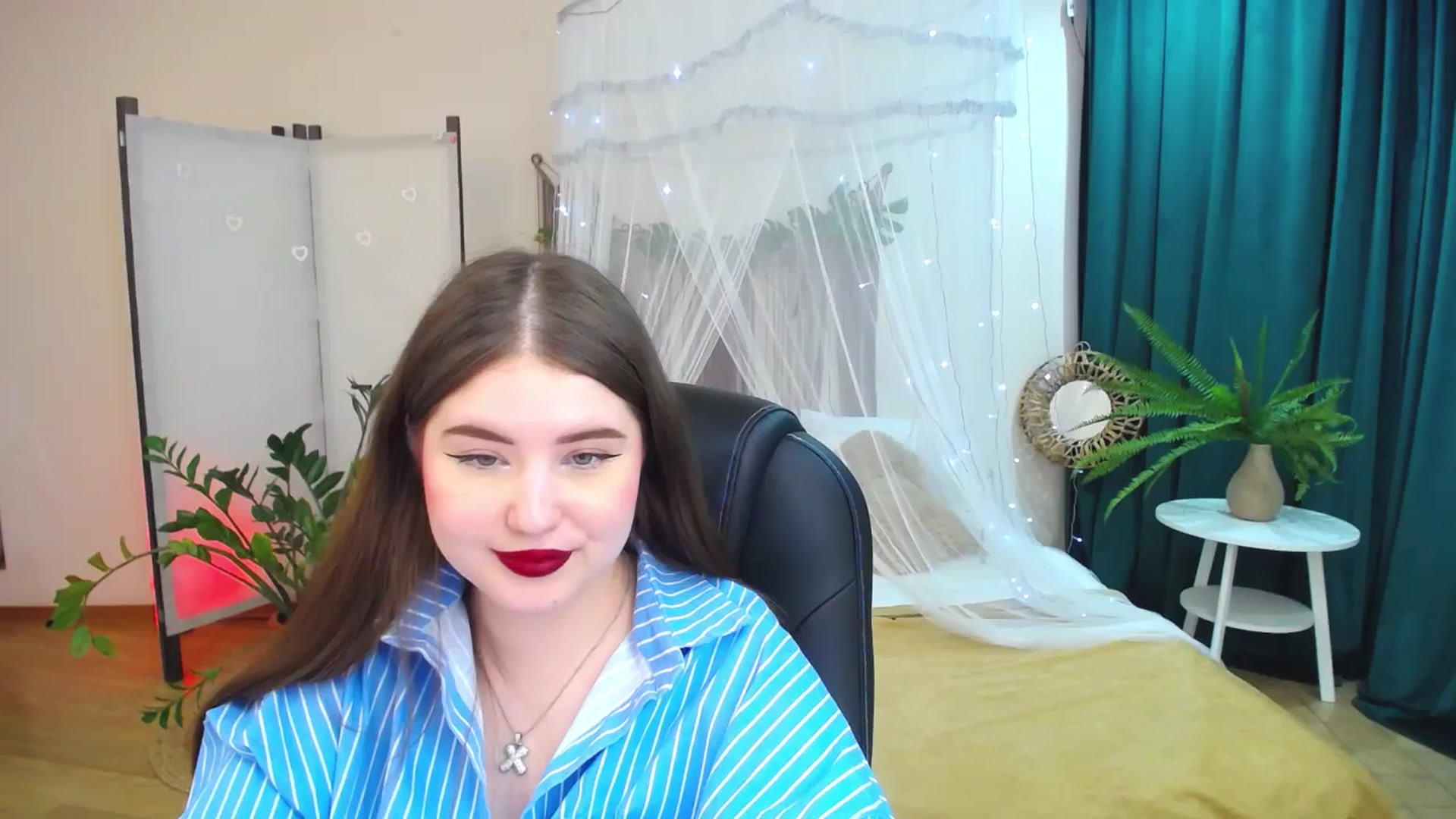 Gallery image thumbnail from AdmireMyEyes's myfreecams stream on, 05/15/2025, 08:38 image 12 of 20