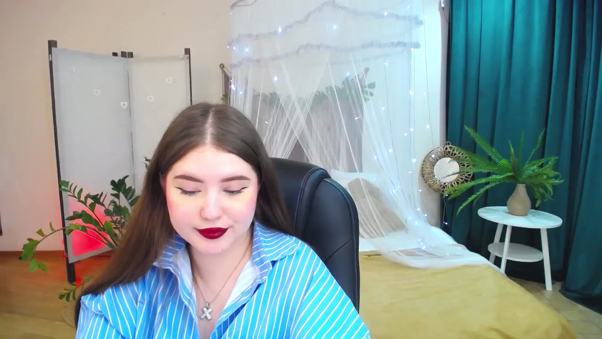 Gallery image thumbnail from AdmireMyEyes's myfreecams stream on, 05/15/2025, 08:38 image 11 of 20