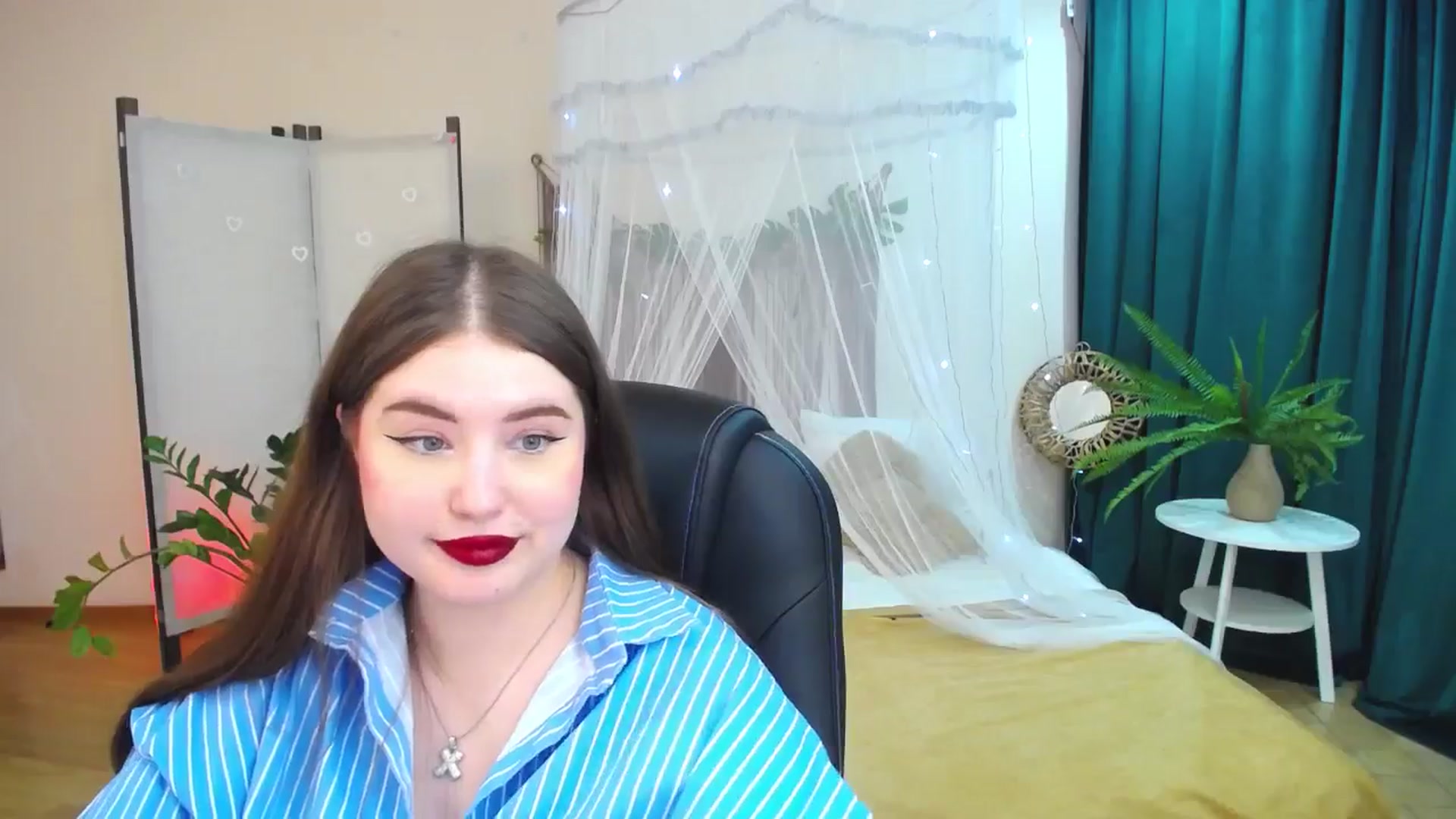 Gallery image thumbnail from AdmireMyEyes's myfreecams stream on, 05/15/2025, 08:38 image 8 of 20