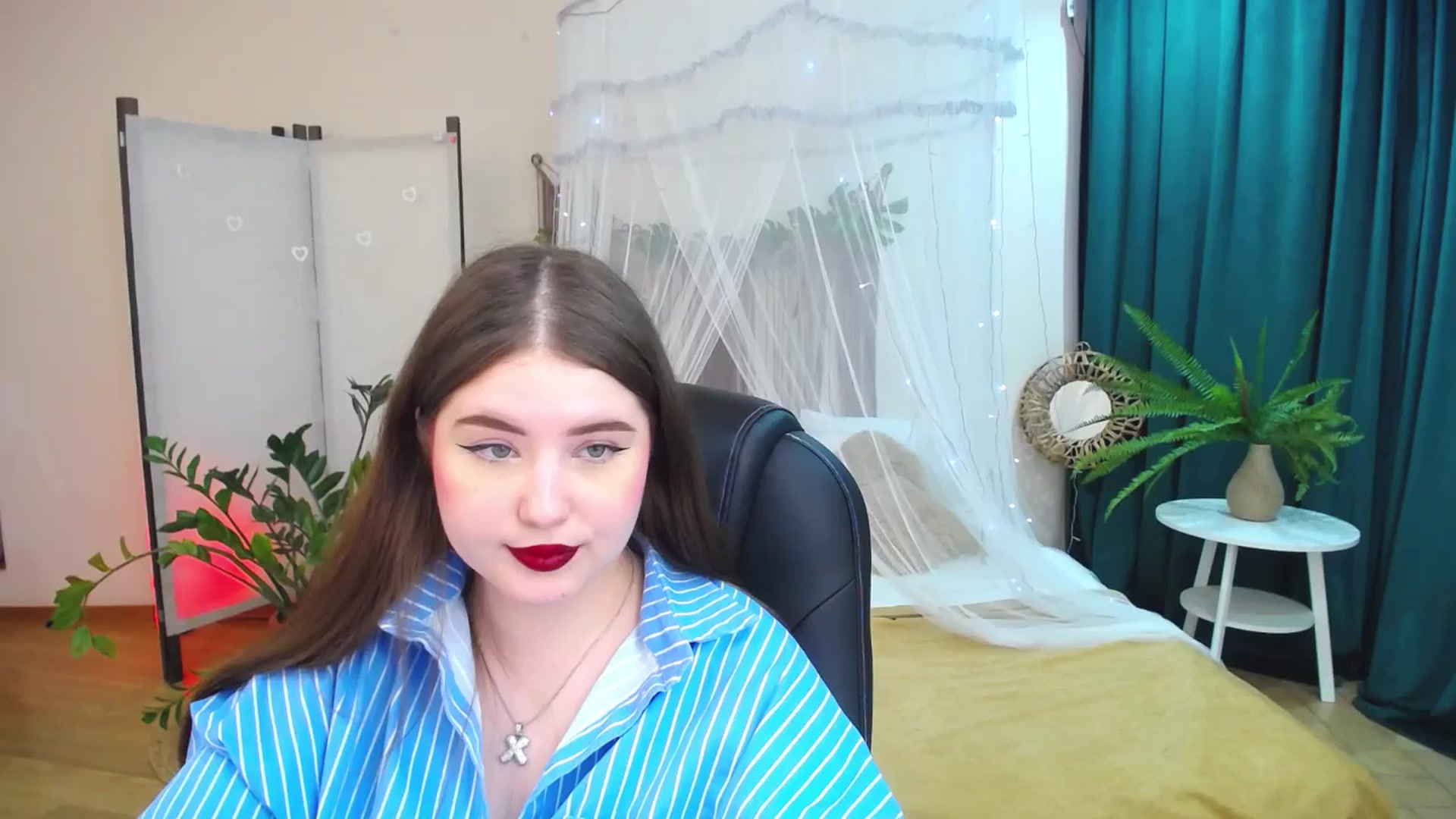 Gallery image thumbnail from AdmireMyEyes's myfreecams stream on, 05/15/2025, 08:38 image 10 of 20