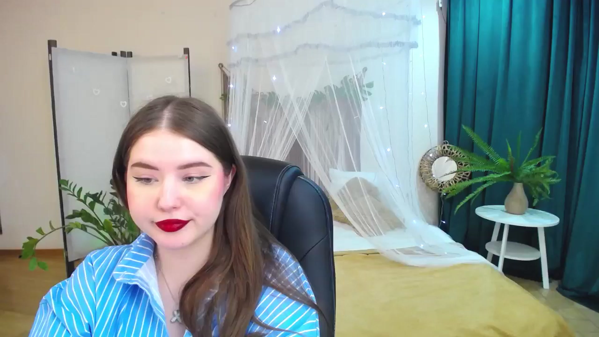 Gallery image thumbnail from AdmireMyEyes's myfreecams stream on, 05/15/2025, 08:38 image 1 of 20